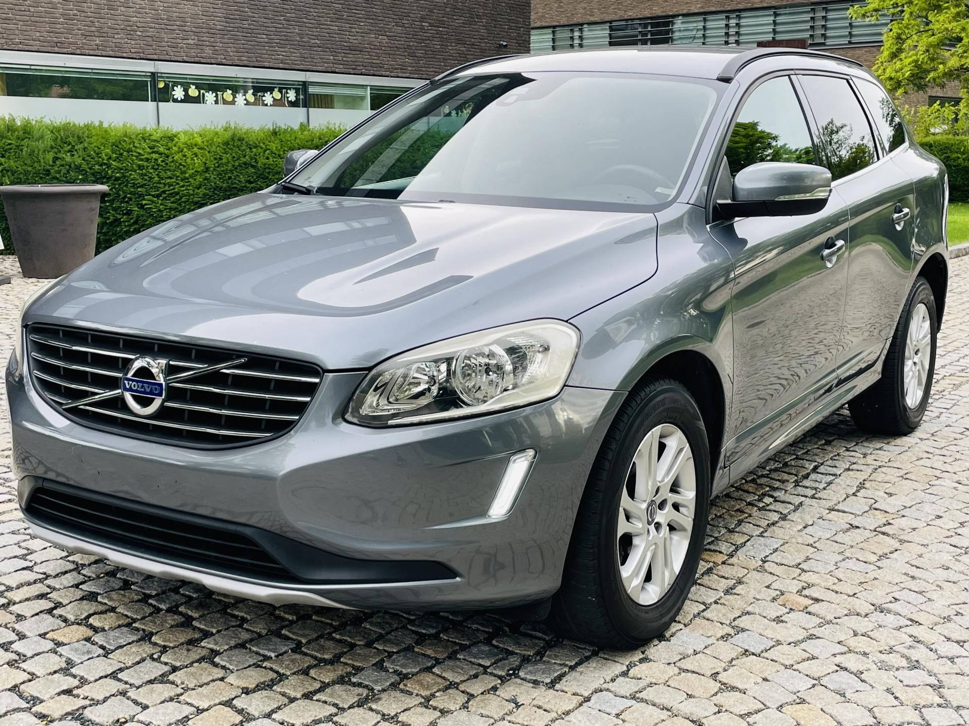 Volvo XC60, 2.4D 4x4 5V AUT 1.MAJ SERVISKA - fotka 4