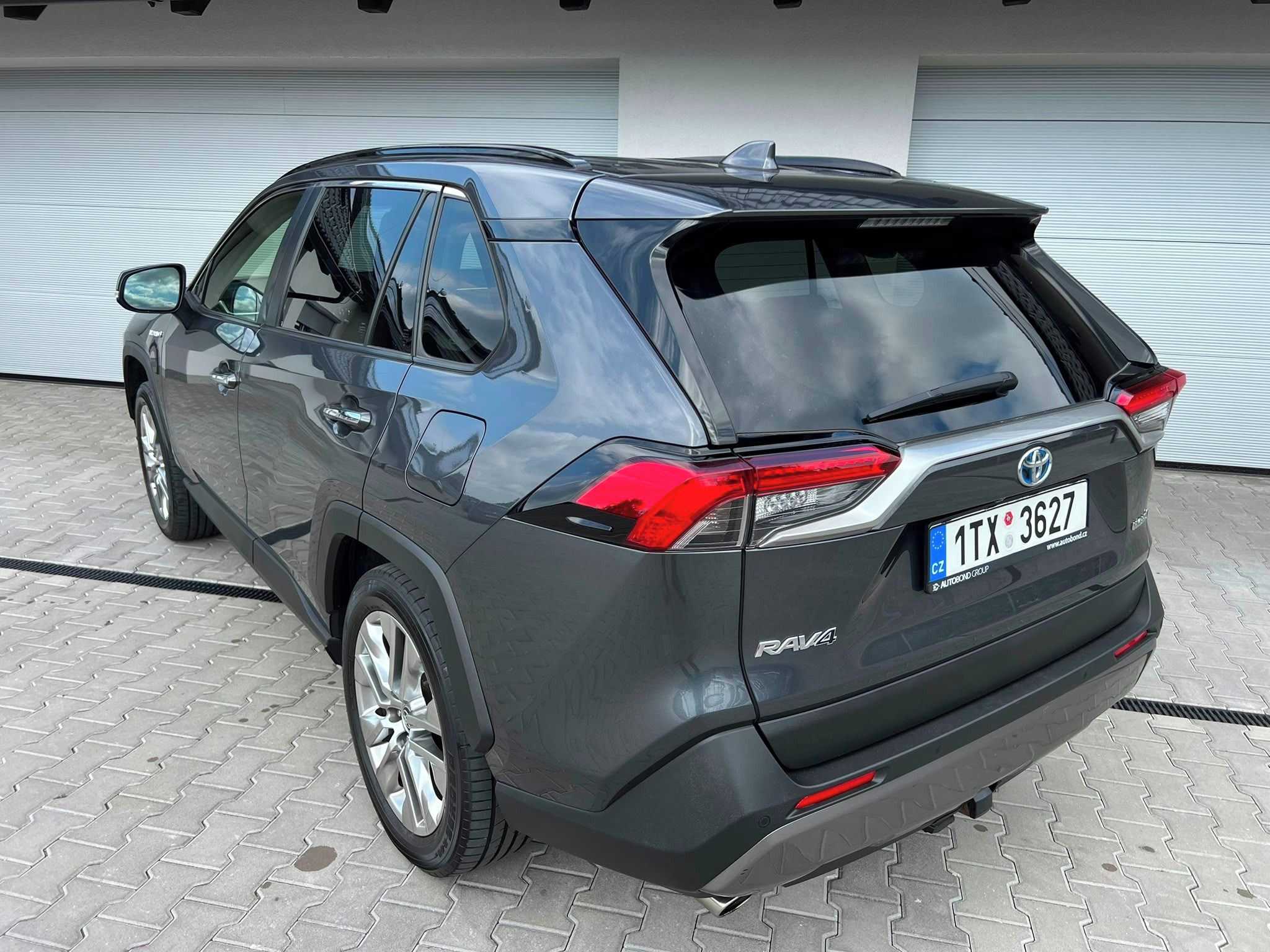 Toyota Rav4, 2.5 Hybrid 4x4, 1. maj., CZ - fotka 4