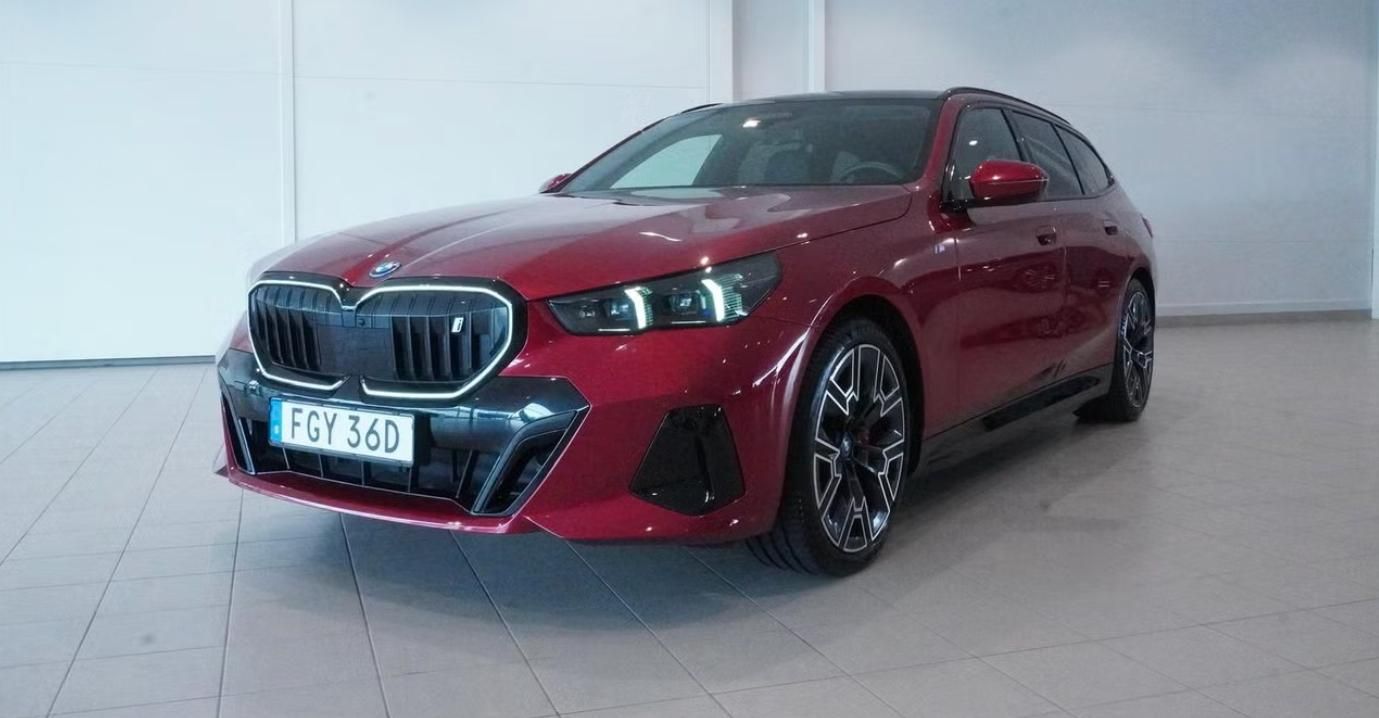 BMW i5, eDrive40 Touring M Ambient Taž - fotka 2