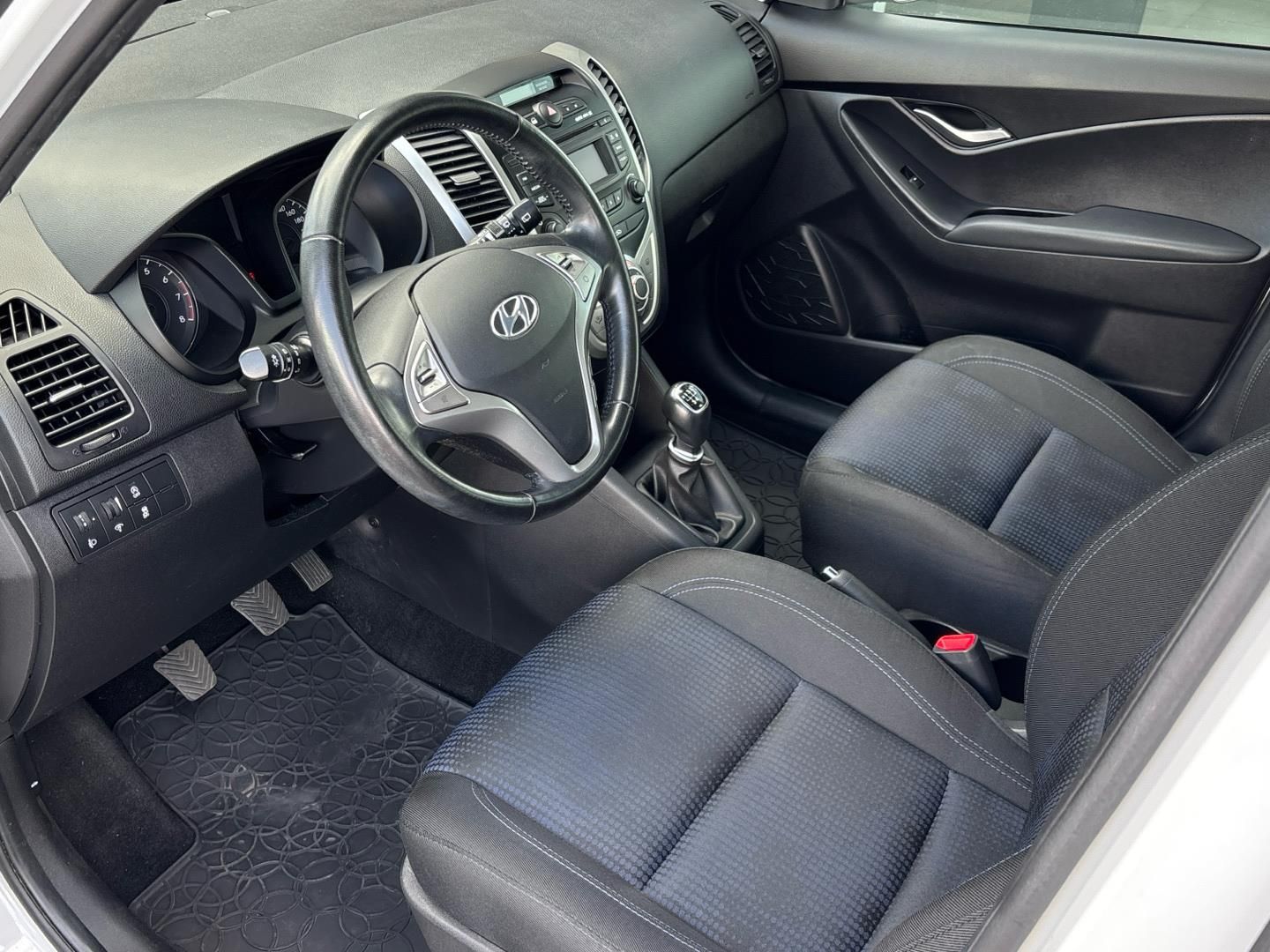 Hyundai ix20, 1.4 CVVT / 66 kW Tricolor - fotka 6