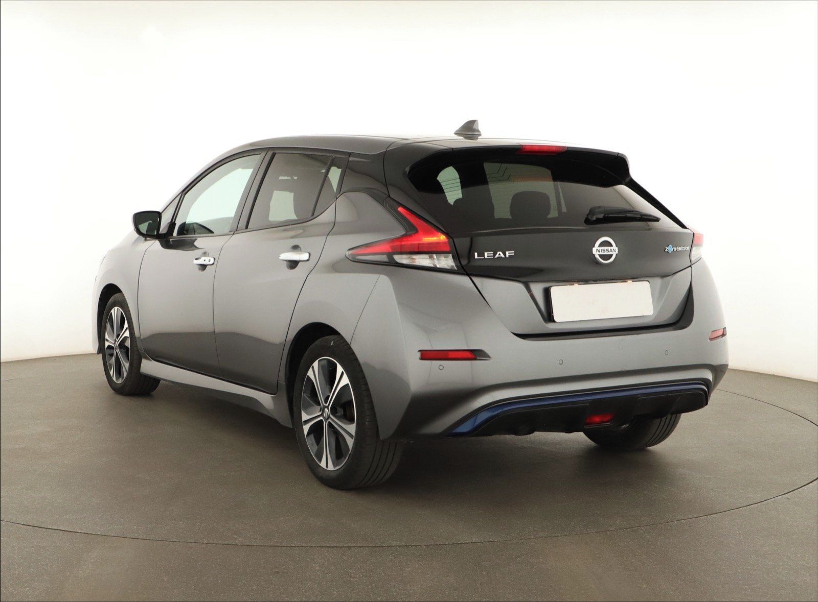 Nissan LEAF, 40 kWh, SoH 91%, Automat - fotka 4