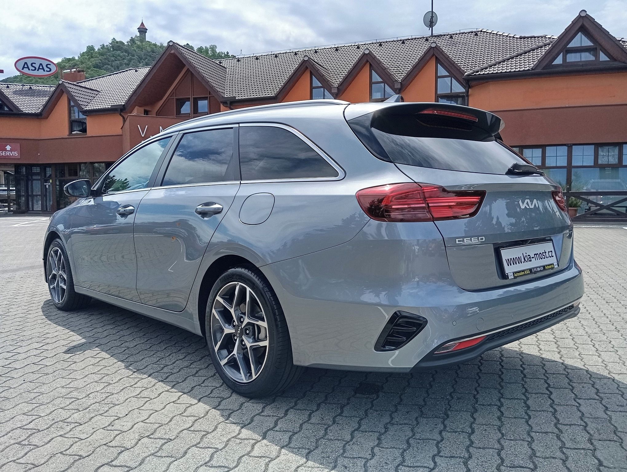 Kia Cee´d SW, 1.5 T-GDi 7DCT TOP + Business - fotka 6