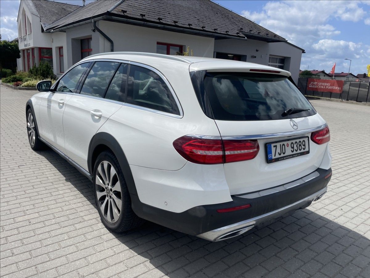 Mercedes-Benz Třídy E, 2,0 ALLTERRAIN 4Matic LED HUD - fotka 3