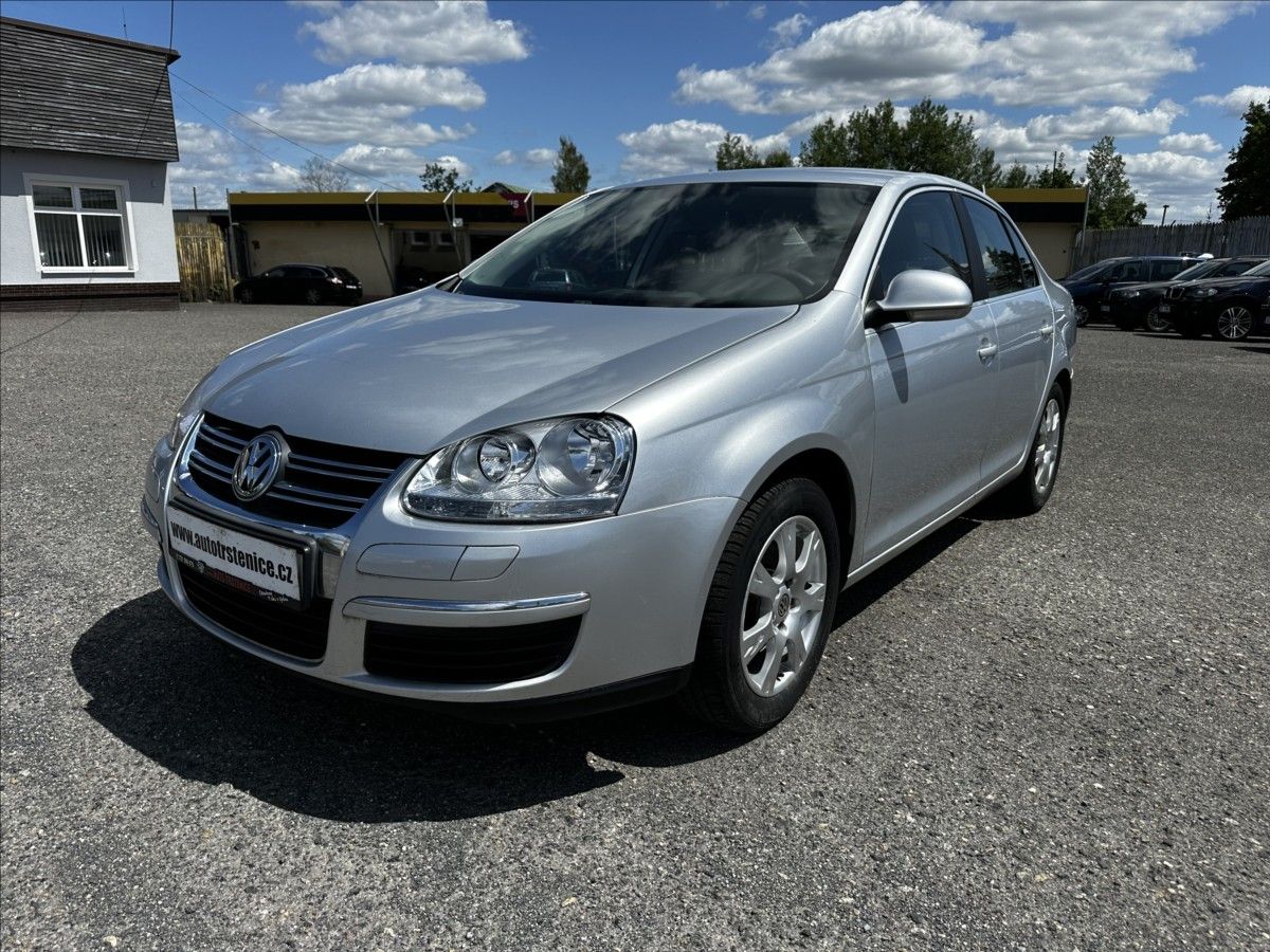 Volkswagen Jetta, 1,6 MPI-KLIMA-MÁLO KM - CEBIA