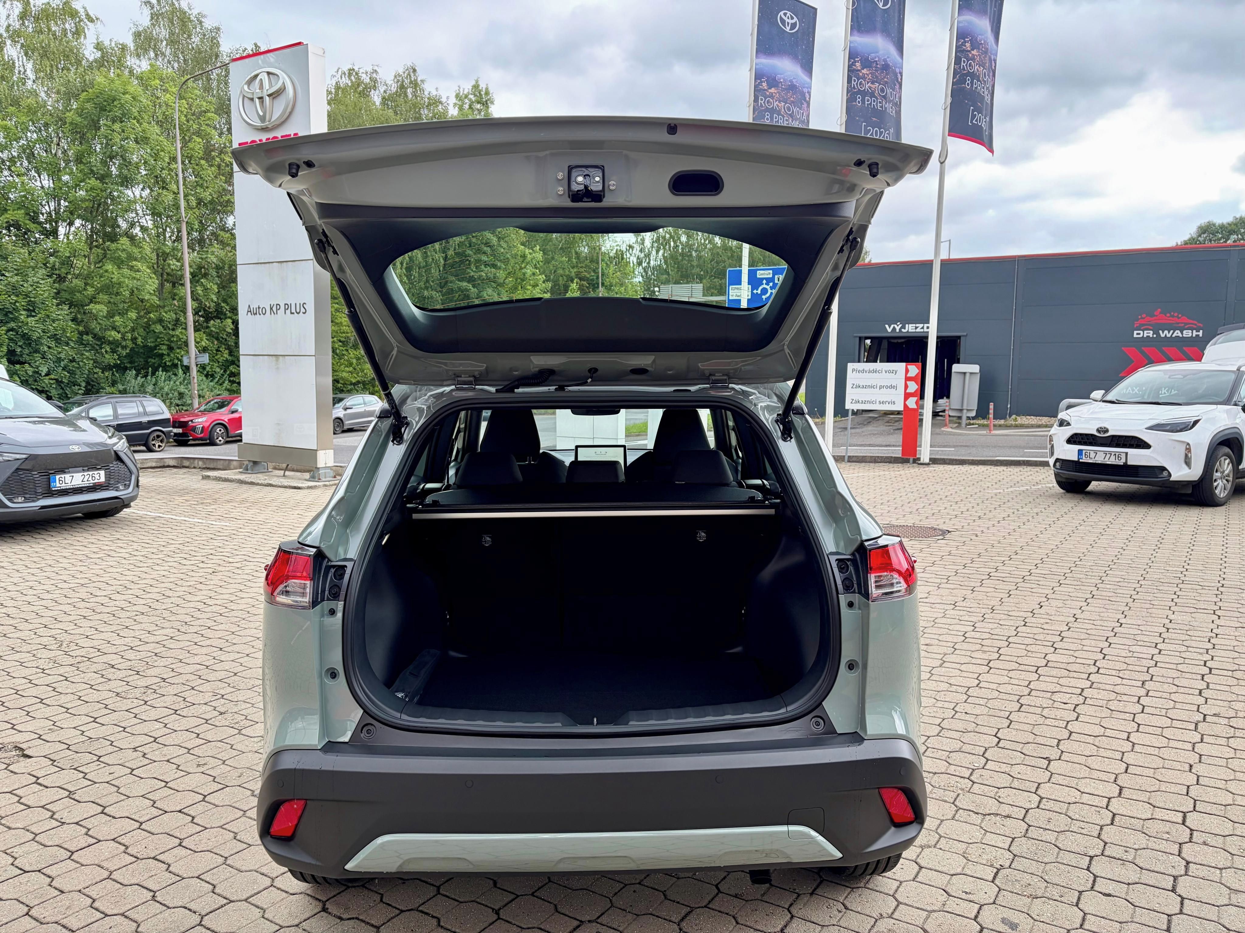 Toyota Corolla Cross, 1,8 HEV Comfort Business - fotka 6