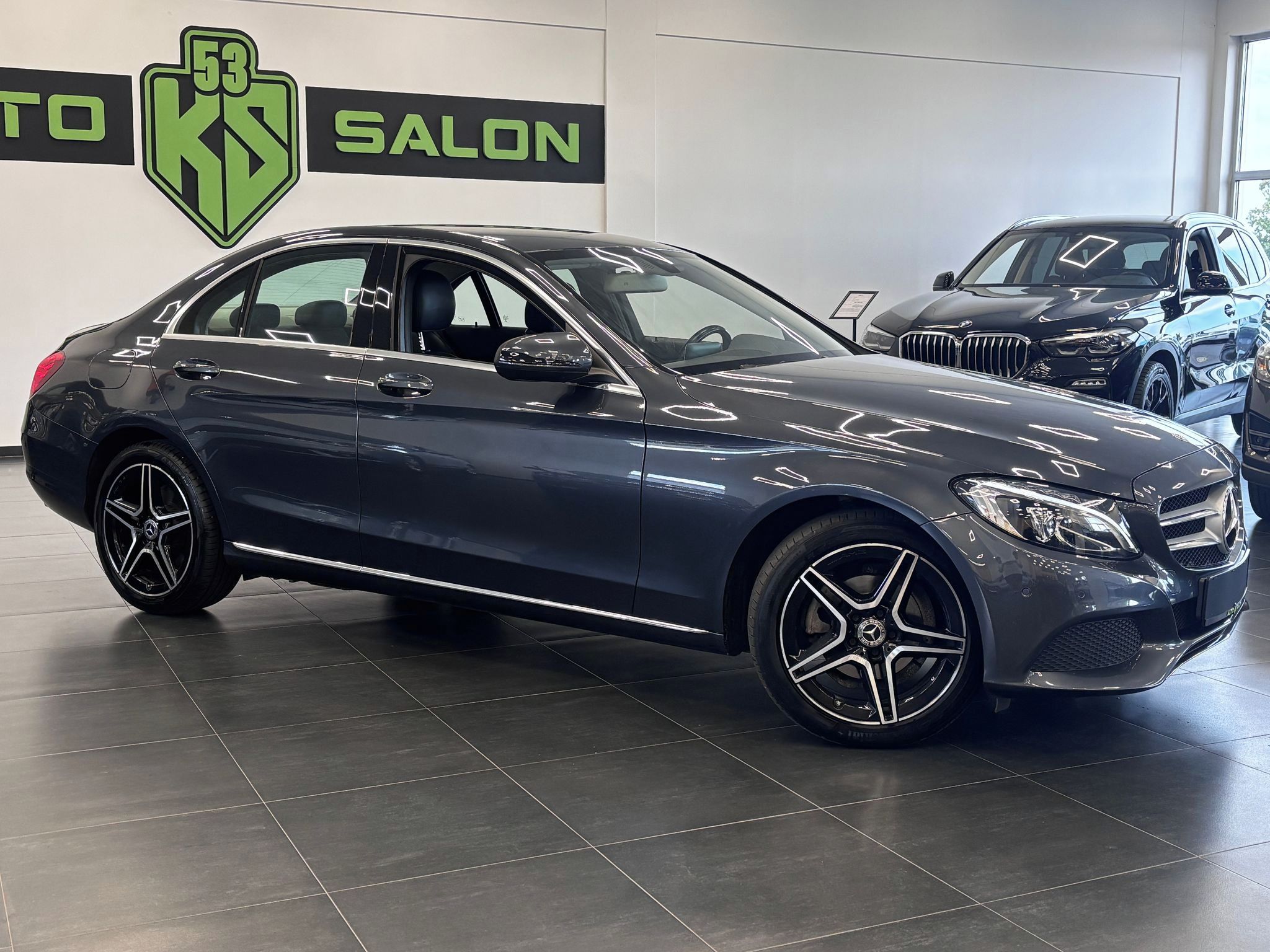 Mercedes-Benz Třídy C, 85kW, LED, Navigace - fotka 2