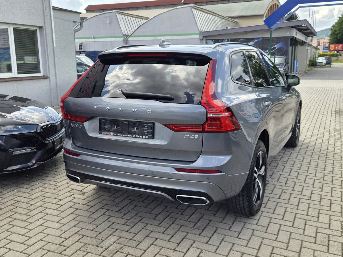 Volvo XC60, 2,0 D4 R Design *KAMERA*PANORA - fotka 3
