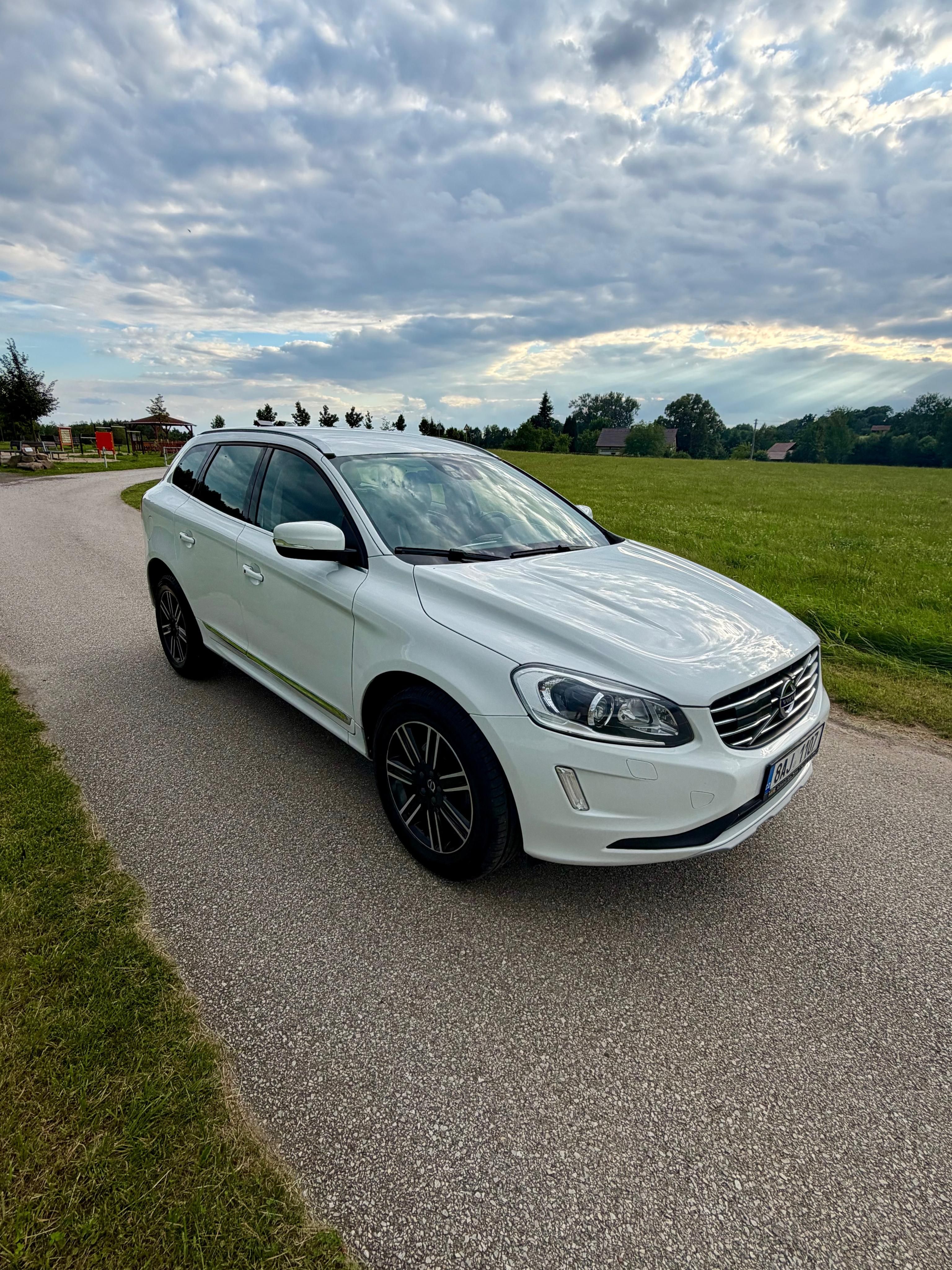 Volvo XC60, D5 - fotka 6
