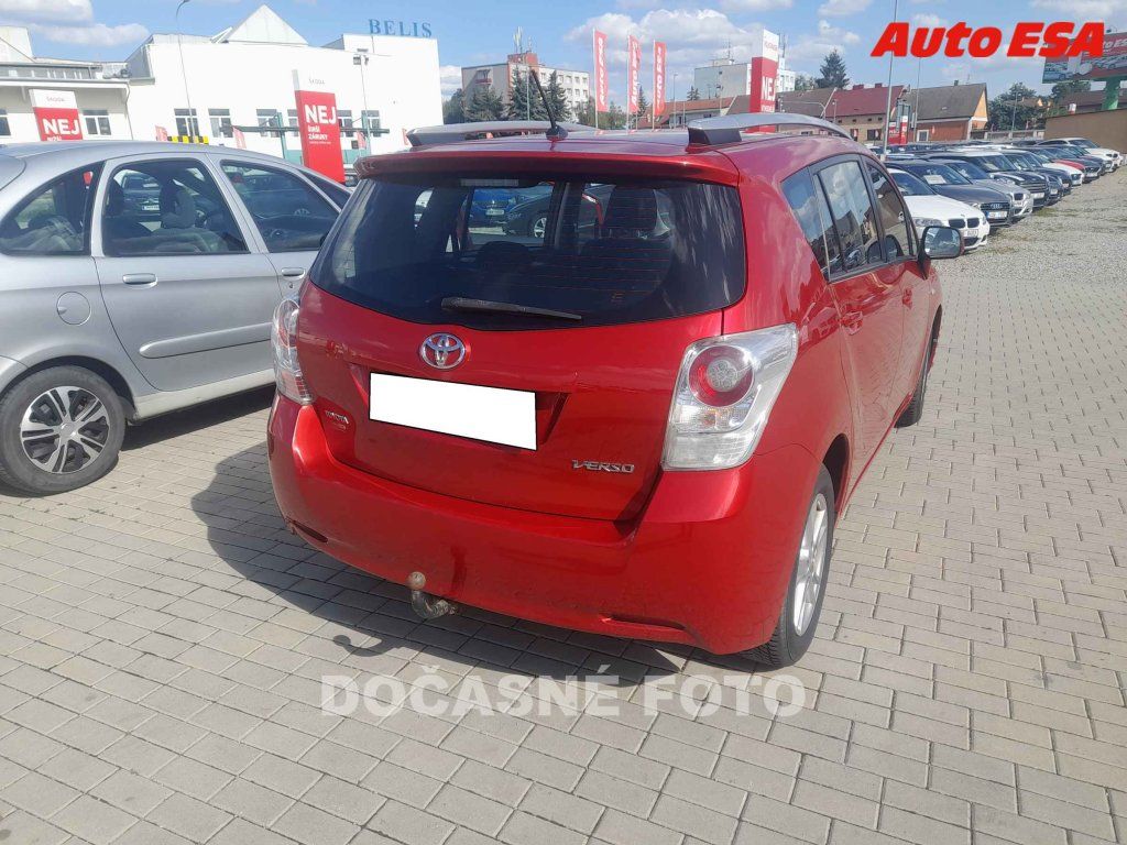 Toyota Verso, 2.0 - fotka 2