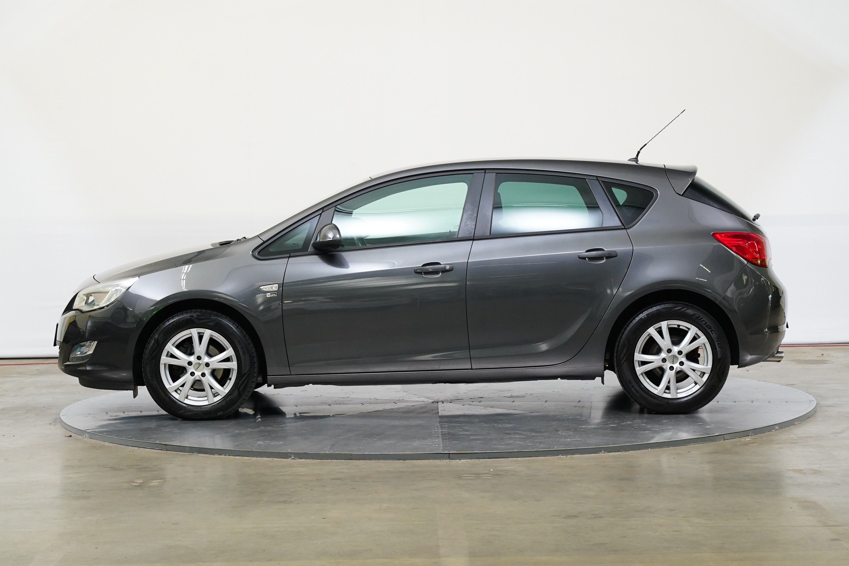 Opel Astra, 1.4 Turbo 103 kW Jahre - fotka 3