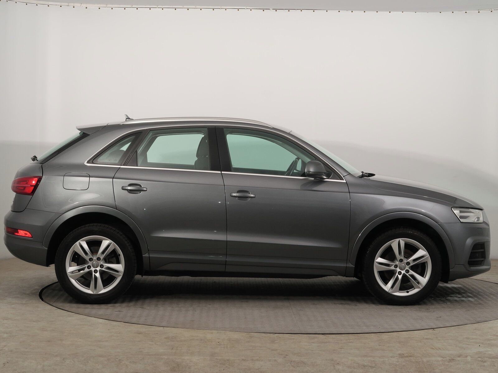 Audi Q3, 2.0 TDI, Automatická klima - fotka 6