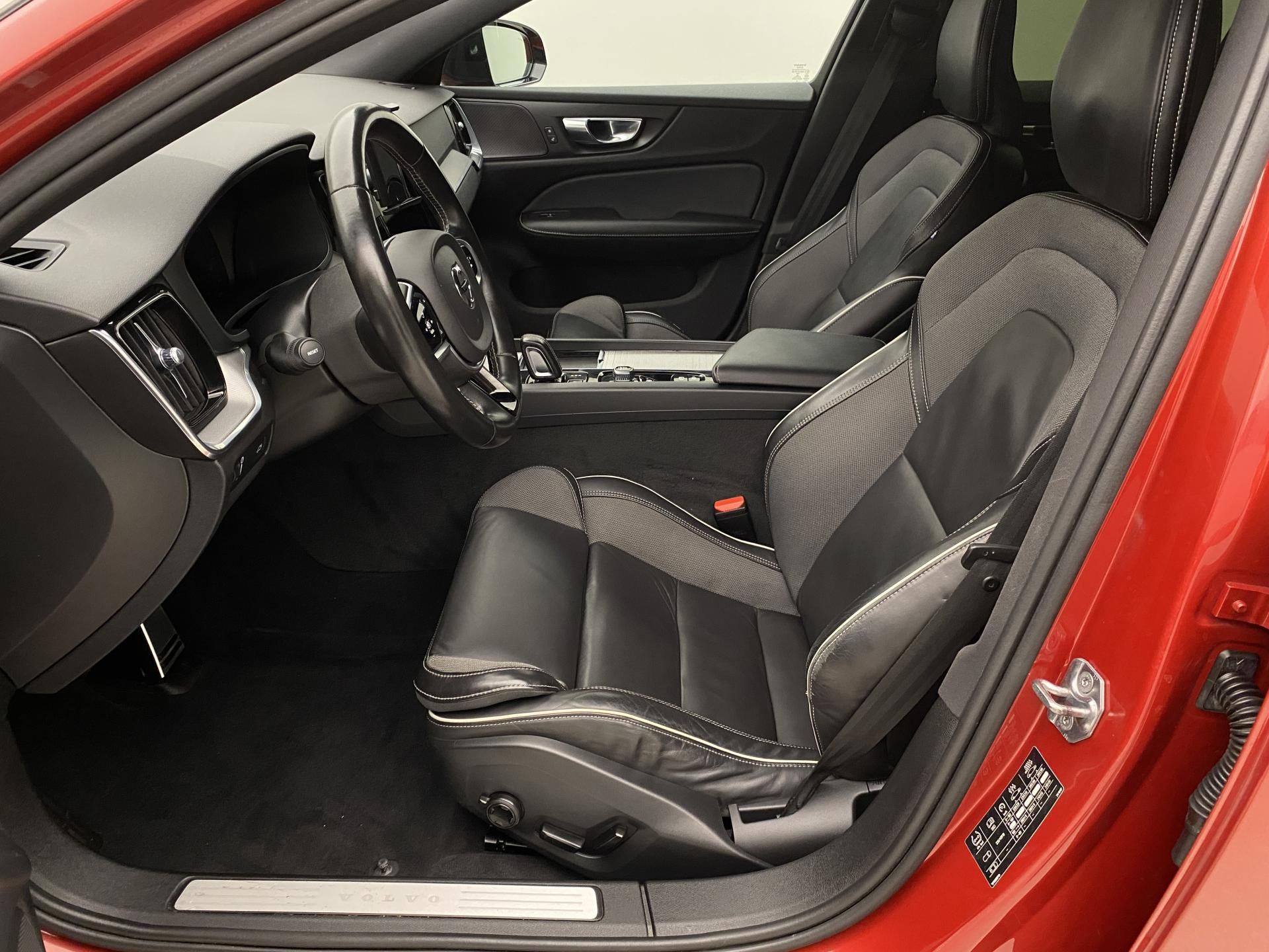 Volvo S60, B5 AWD R-DESIGN AUT - fotka 3