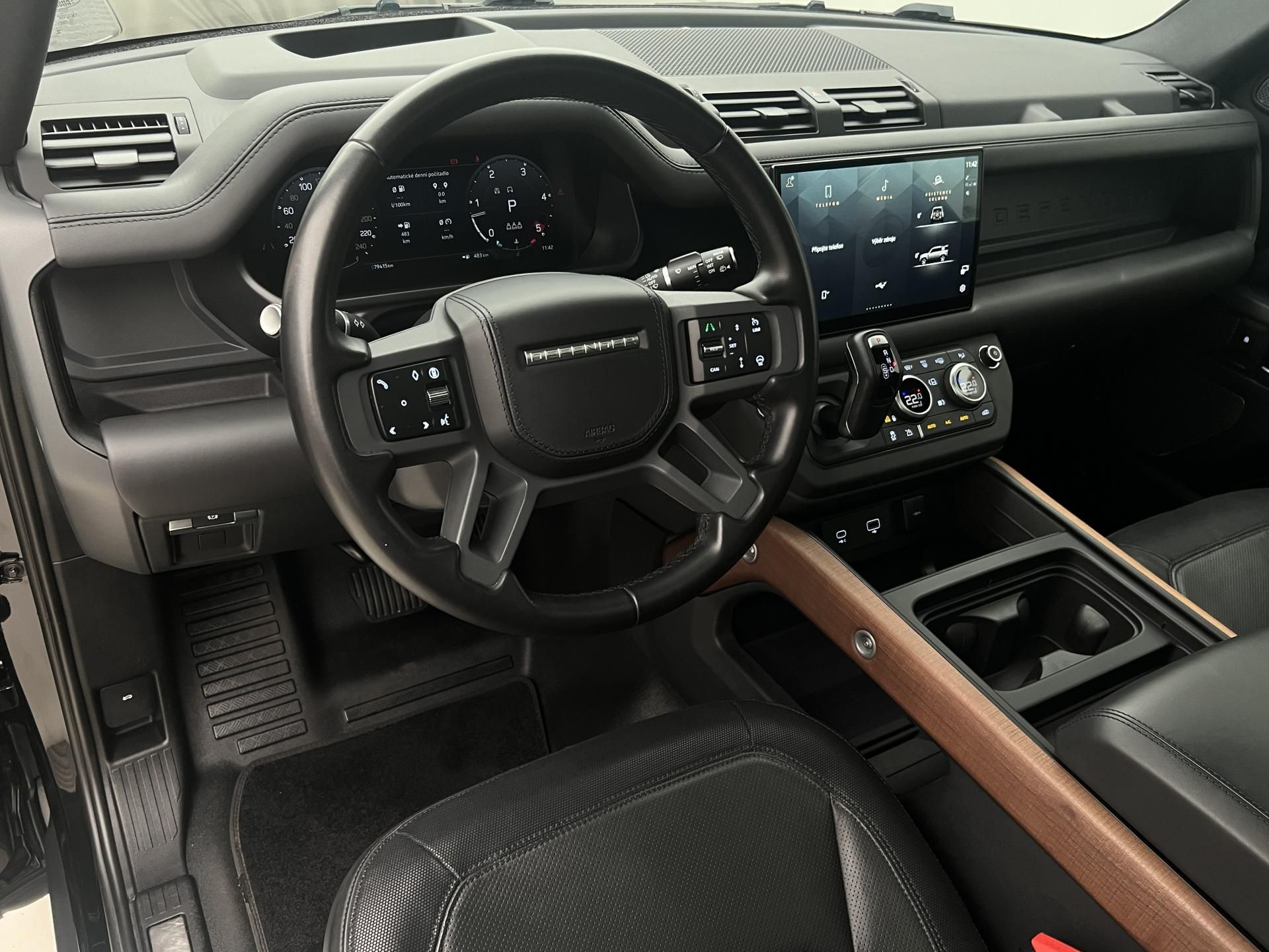 Land Rover Defender, D300 HSE AUT CZ - fotka 4