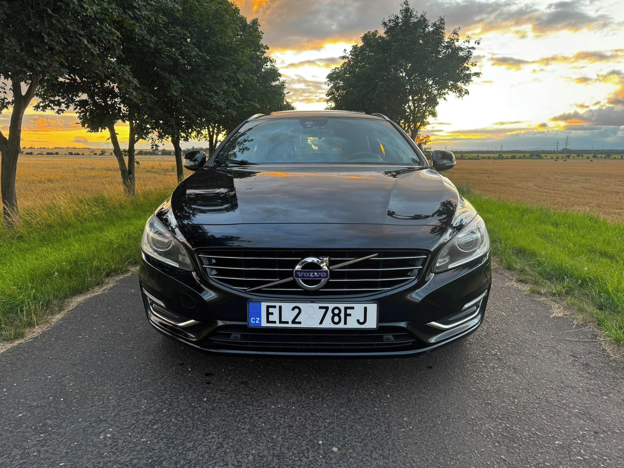 Volvo V60, 2,4 D6 158 kW HYBRID - fotka 3