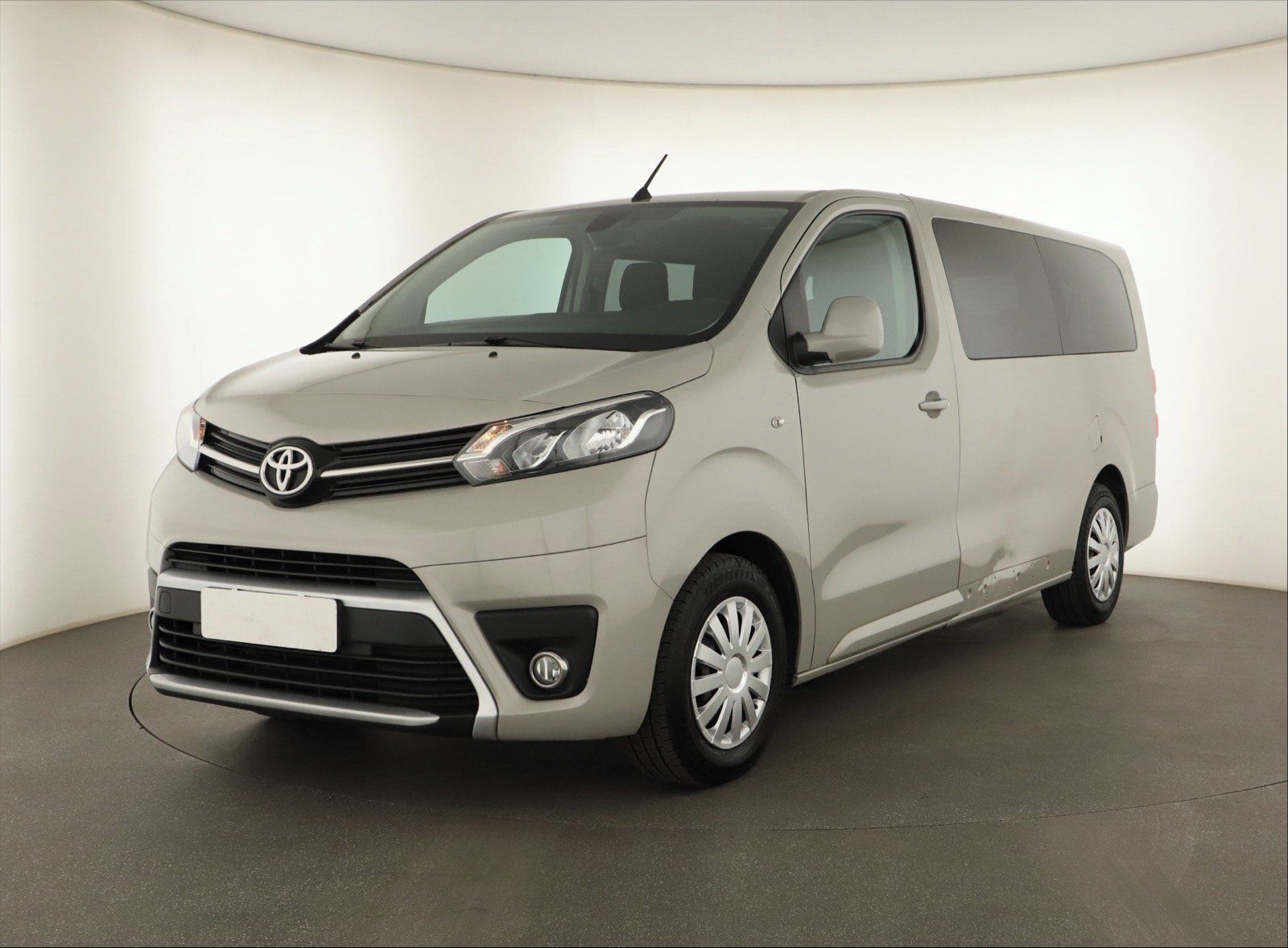 Toyota Proace Verso, 2.0 D-4D, 9 míst, L2 - fotka 2