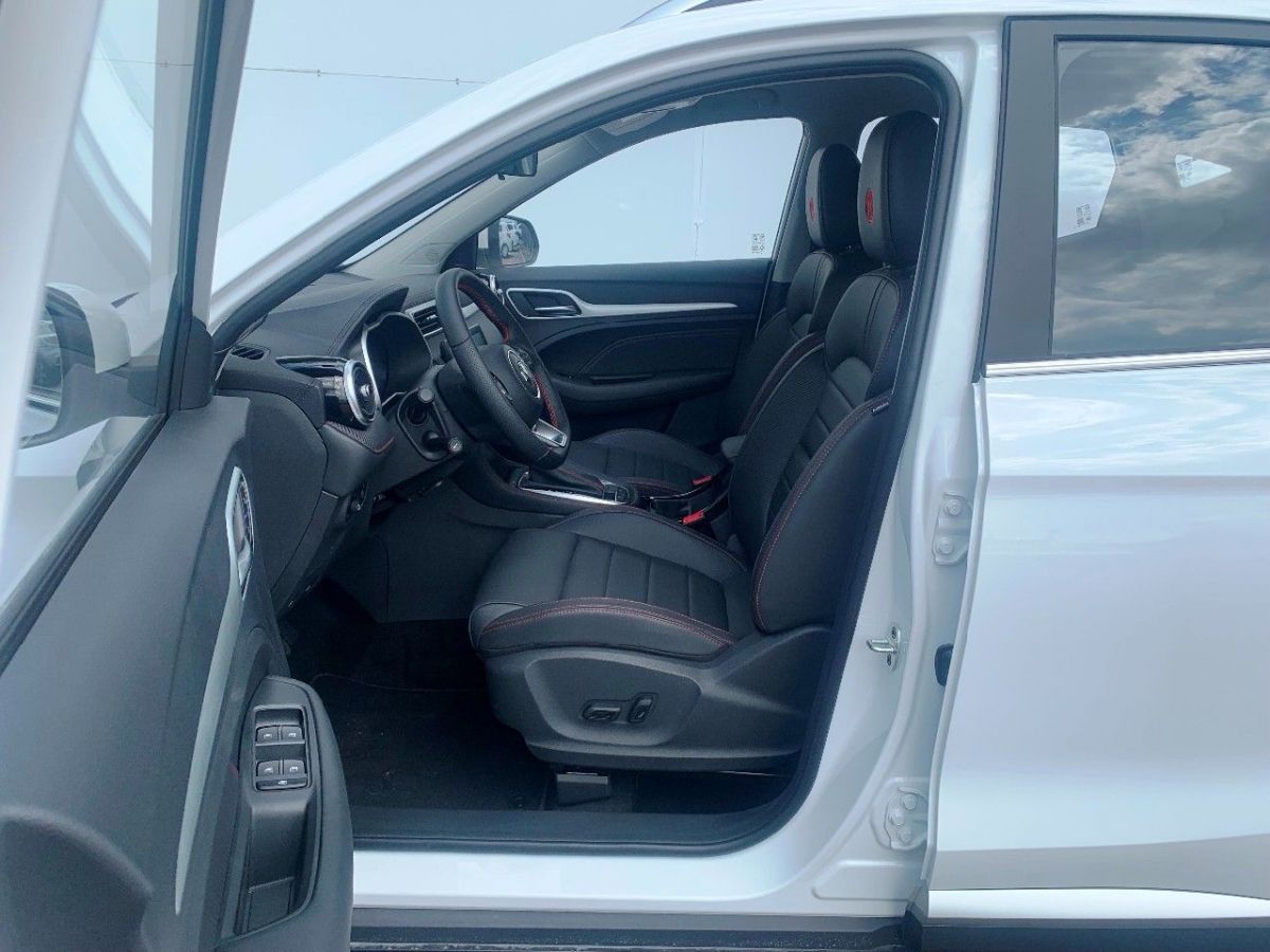 MG ZS, Exclusive 1,0 TGI 82 kW 2WD 6A - fotka 3