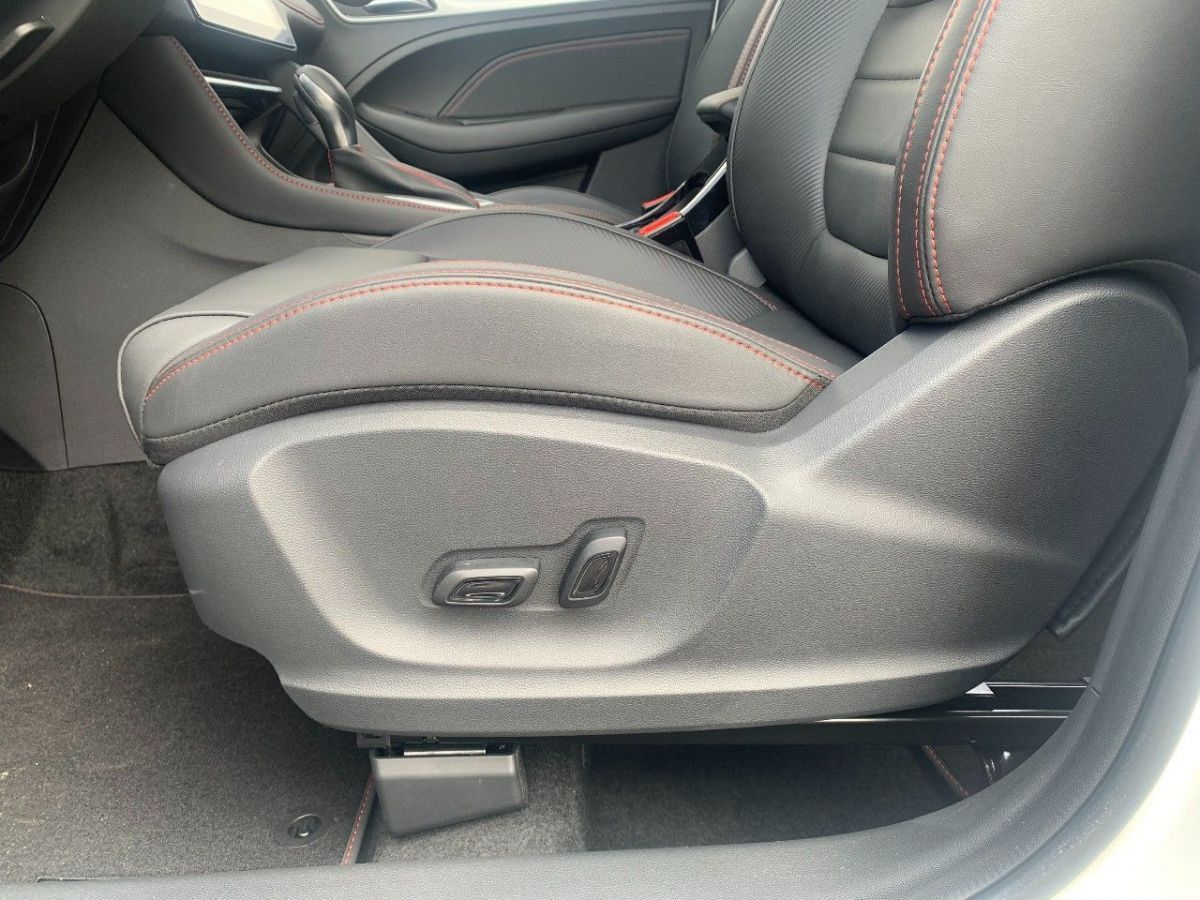 MG ZS, Exclusive 1,0 TGI 82 kW 2WD 6A - fotka 5