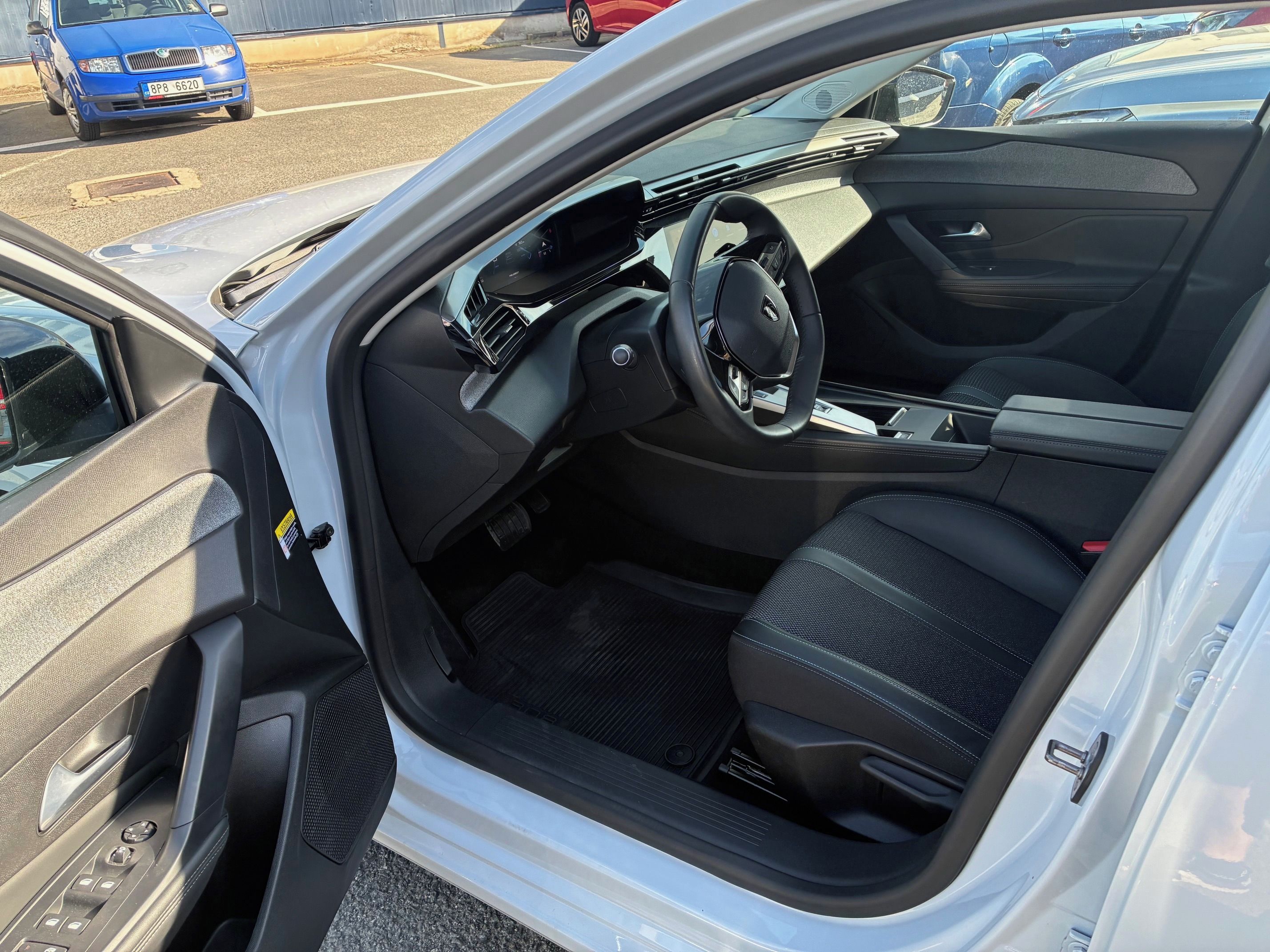 Peugeot 308, SW ALLURE Pack 1.2 PT 130 EAT - fotka 5