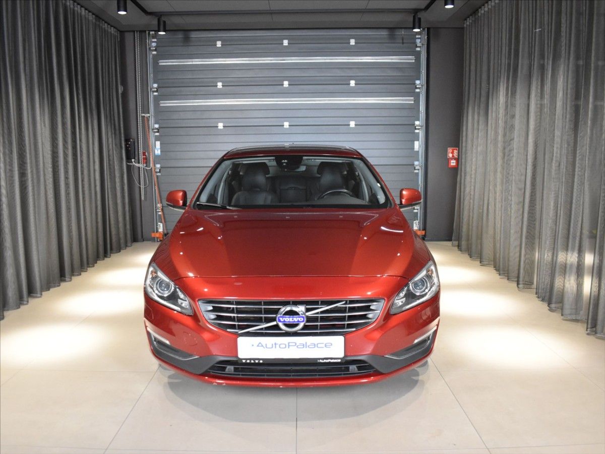 Volvo V60, 2,0 D5 Momentum BLIS - fotka 6