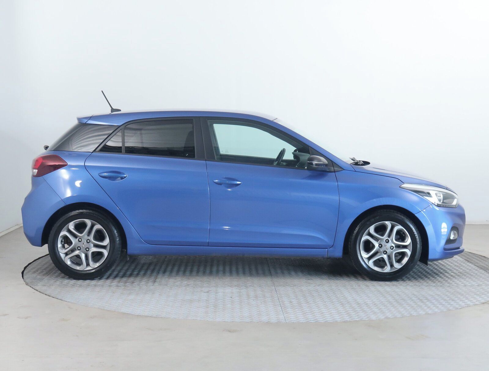 Hyundai i20, 1.2, ČR,1.maj, Serv.kniha - fotka 6