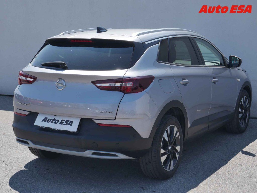 Opel Grandland X, 1.2 PT,Innovation,LED - fotka 4