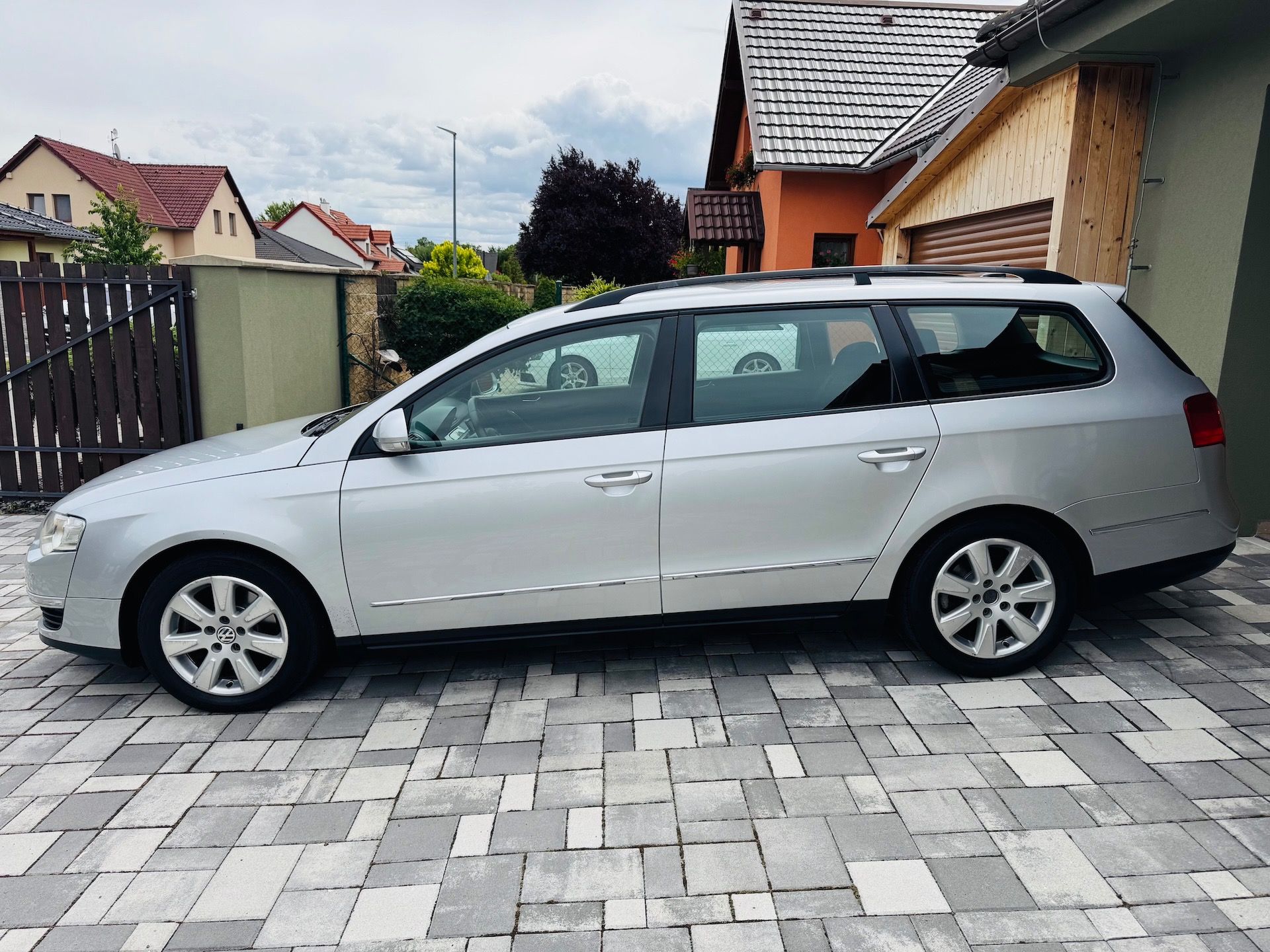 Volkswagen Passat, VAR 2.0TDi103kW velký servis - fotka 5