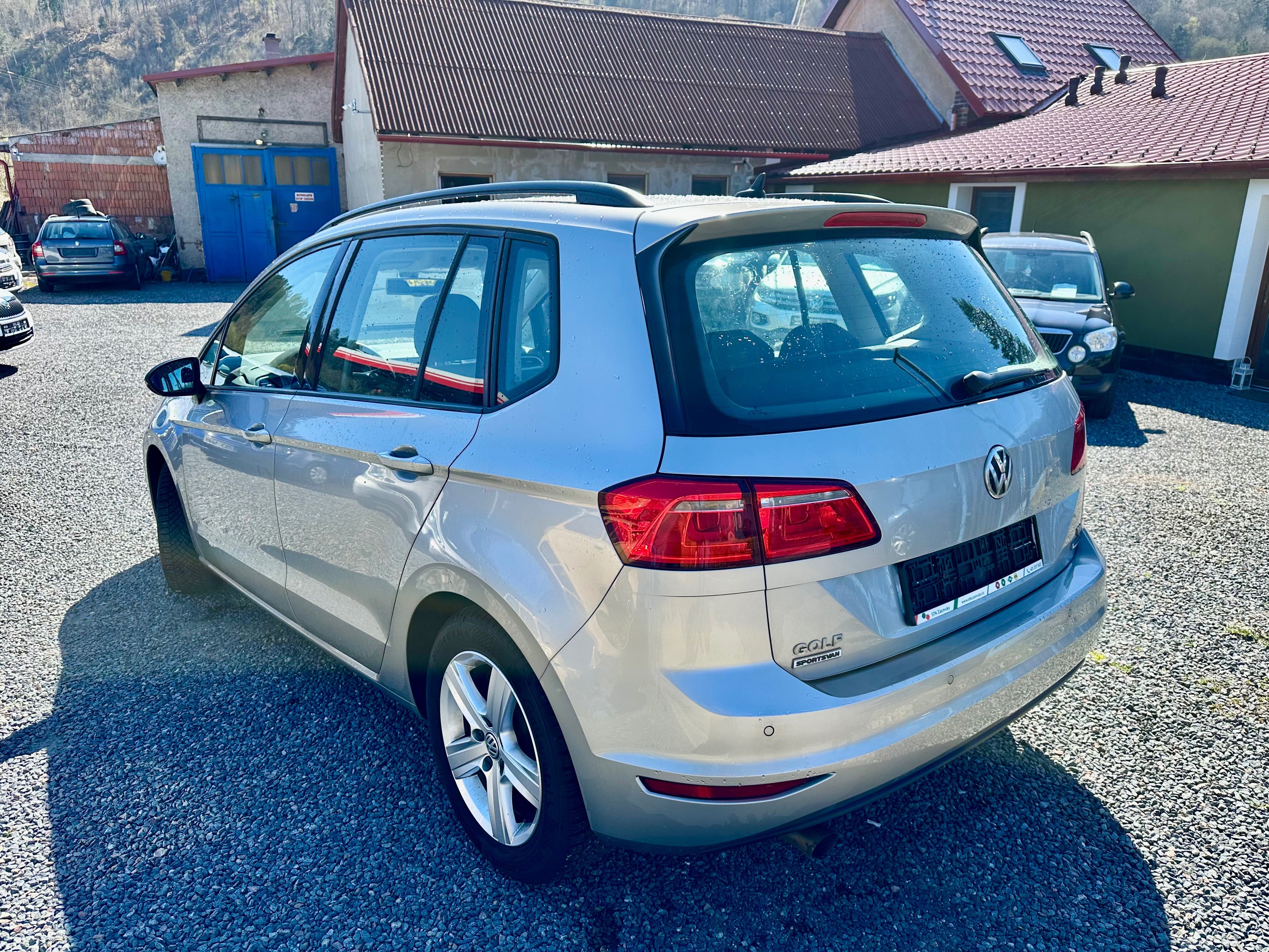 Volkswagen Golf Sportsvan, Super stav - fotka 2
