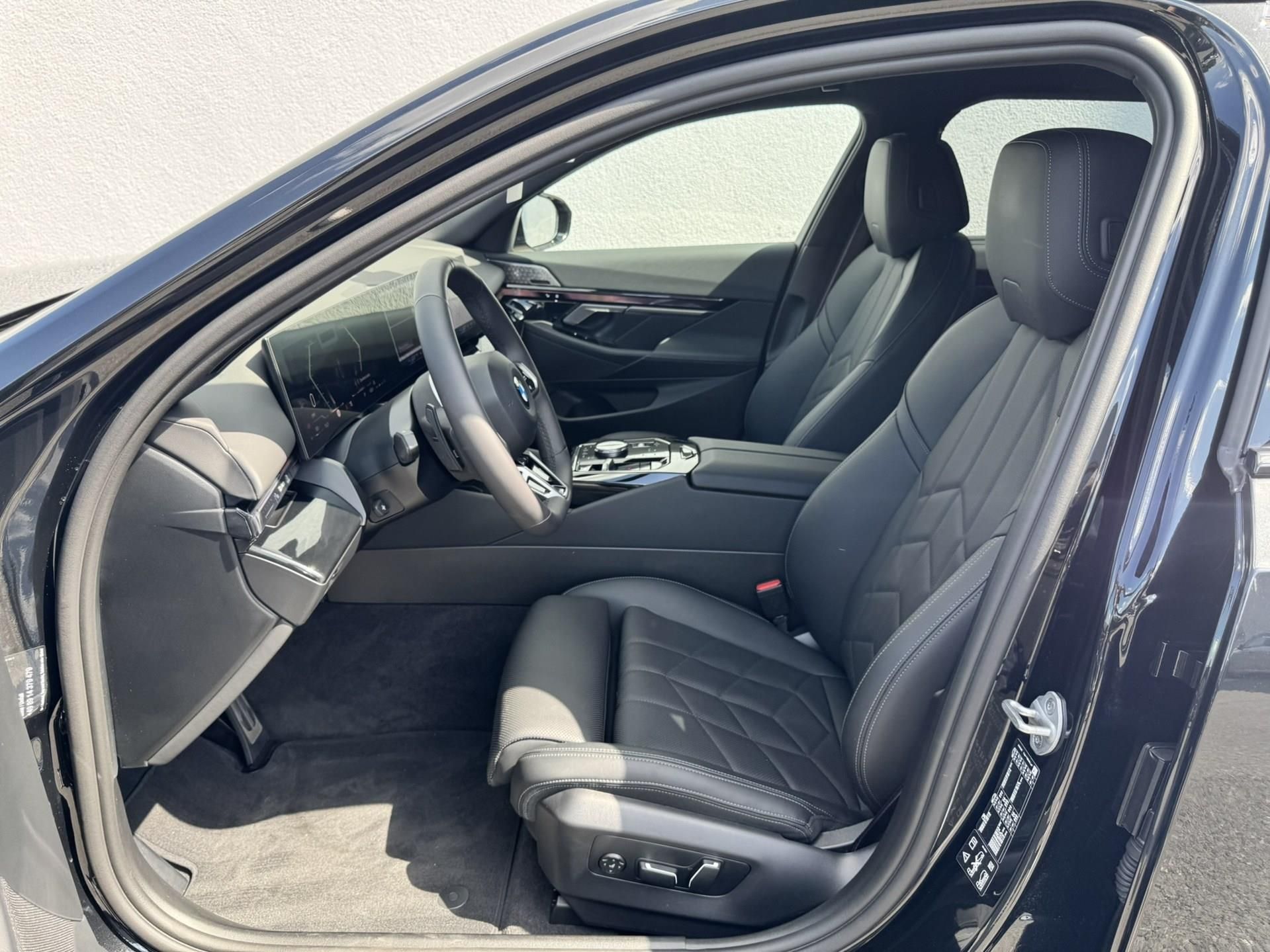 BMW Řada 5, 540D xDrive Tažné M PRO - fotka 6