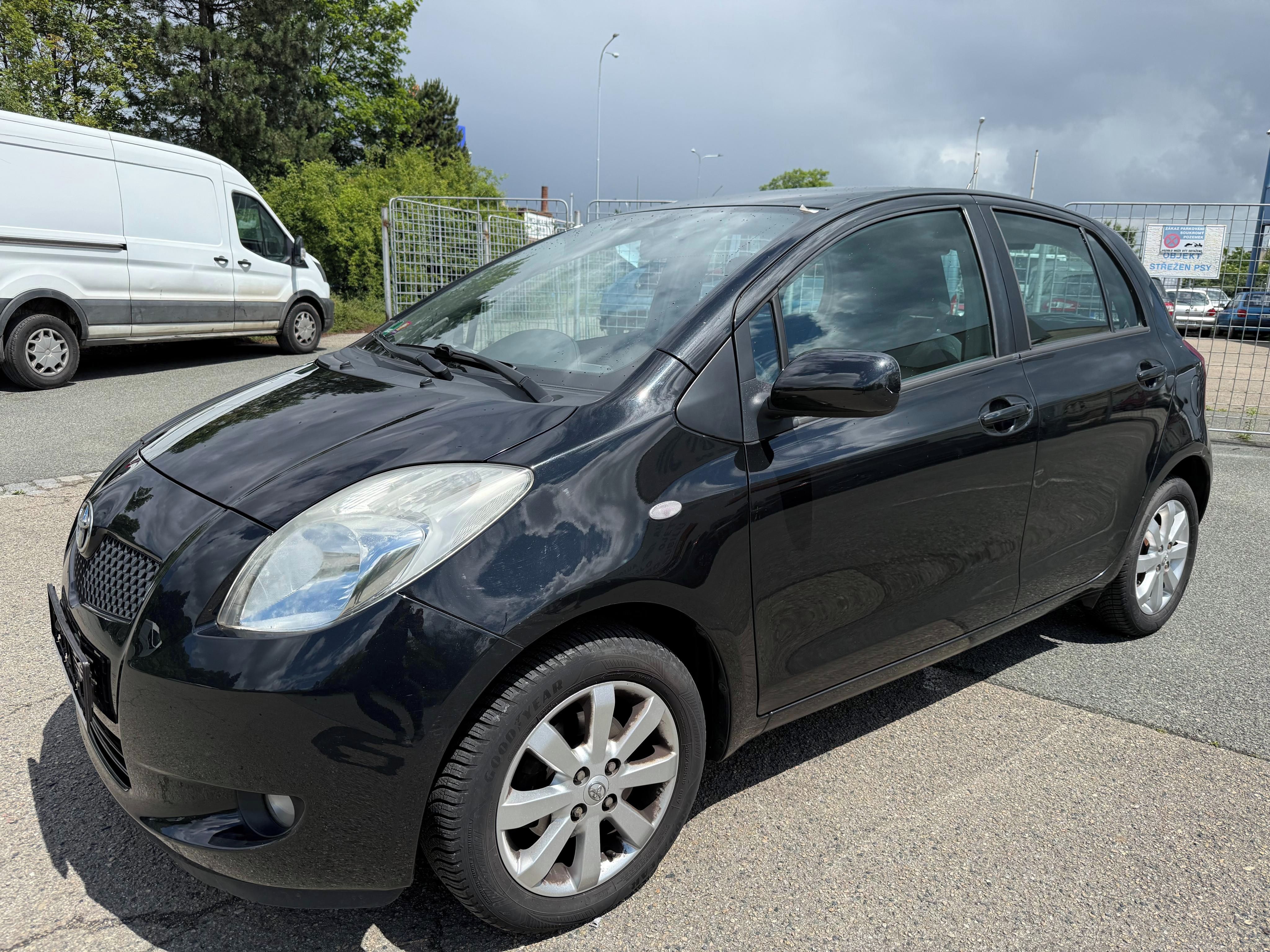Toyota Yaris, 1.3 VVT-I 64Kw Cool 1-Majitel - fotka 6