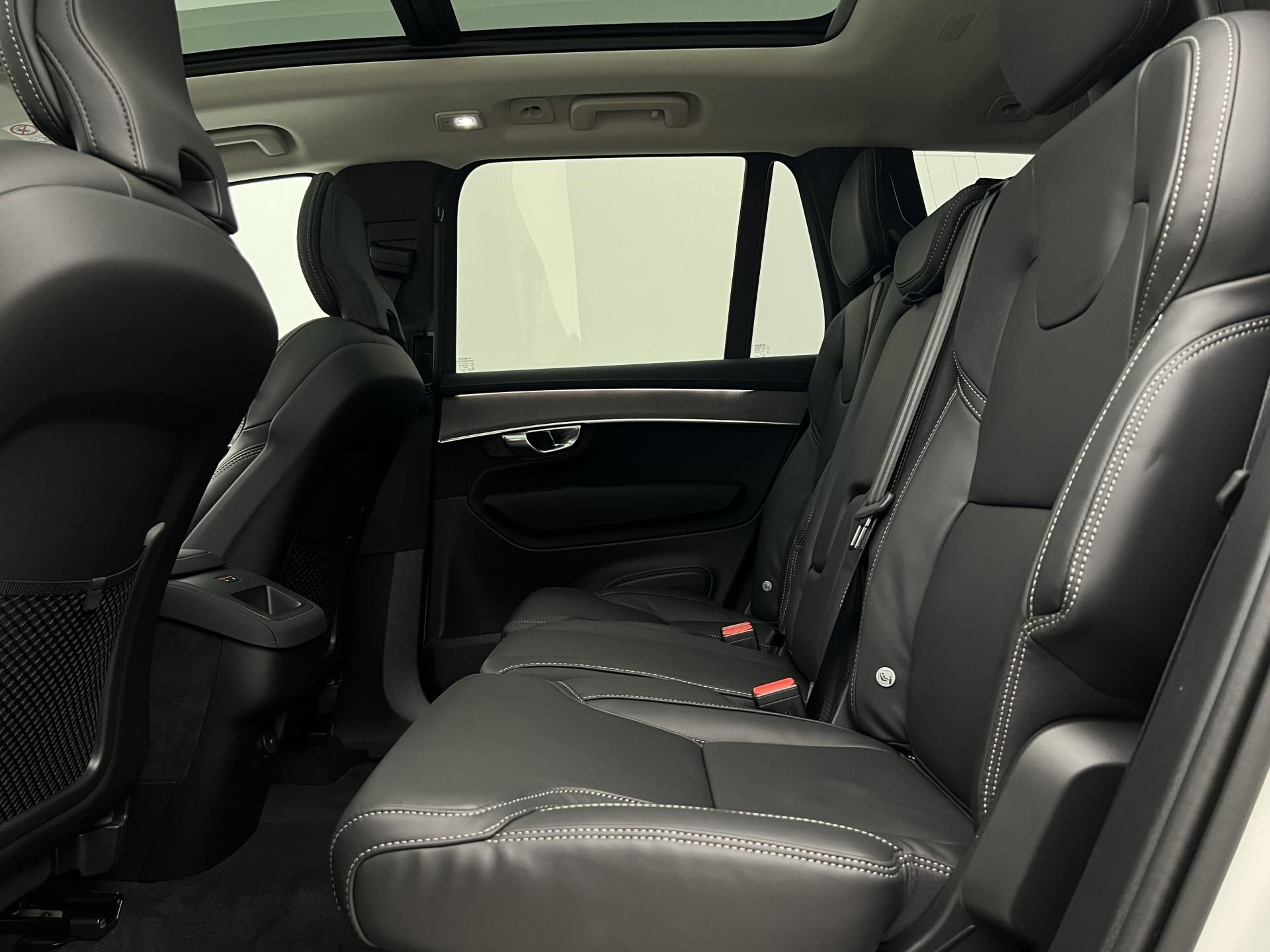 Volvo XC90, B5 AWD DARK PLUS - fotka 5
