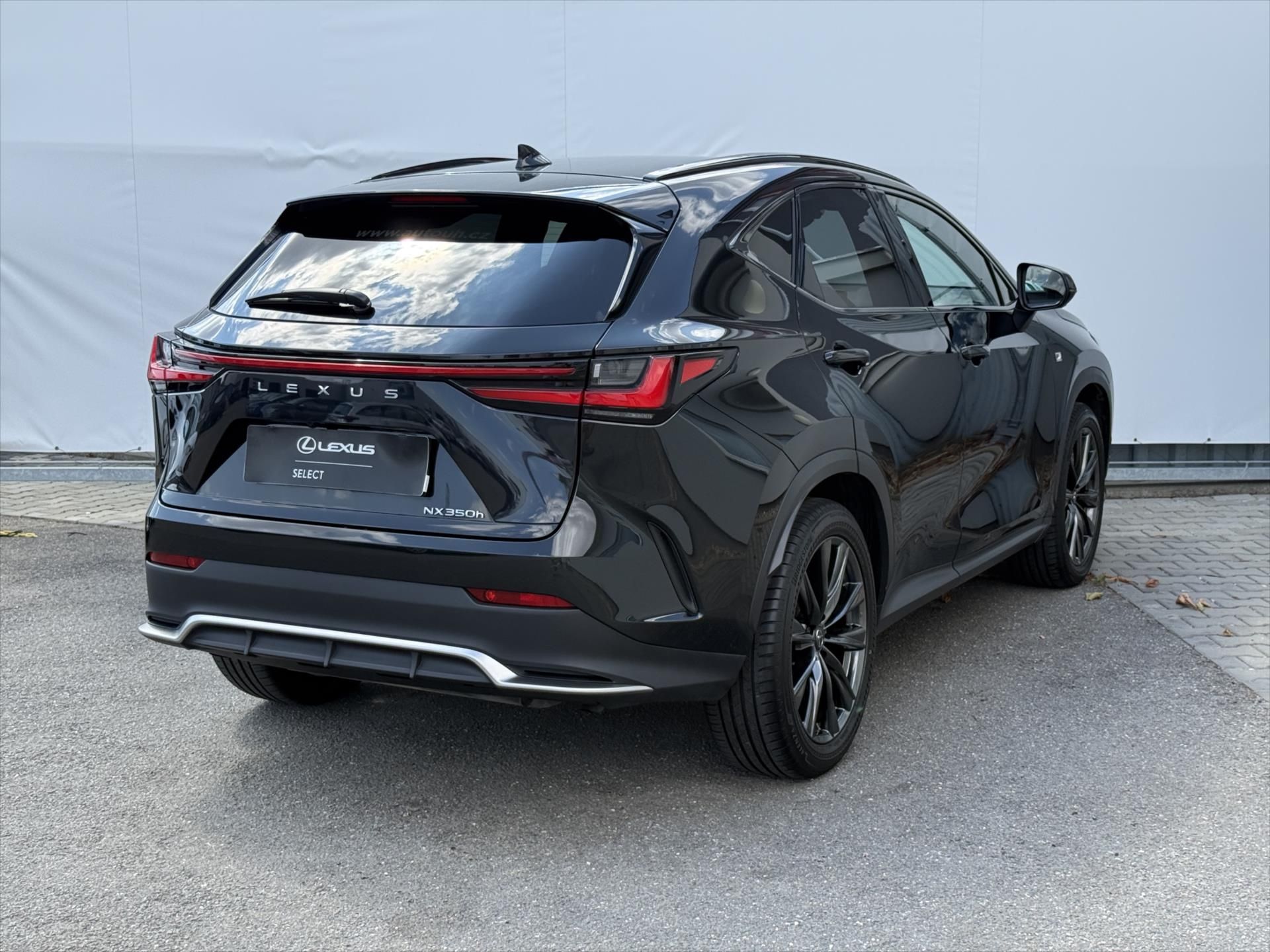 Lexus NX 350h, 2,5 F-sport, 4x4 - fotka 6