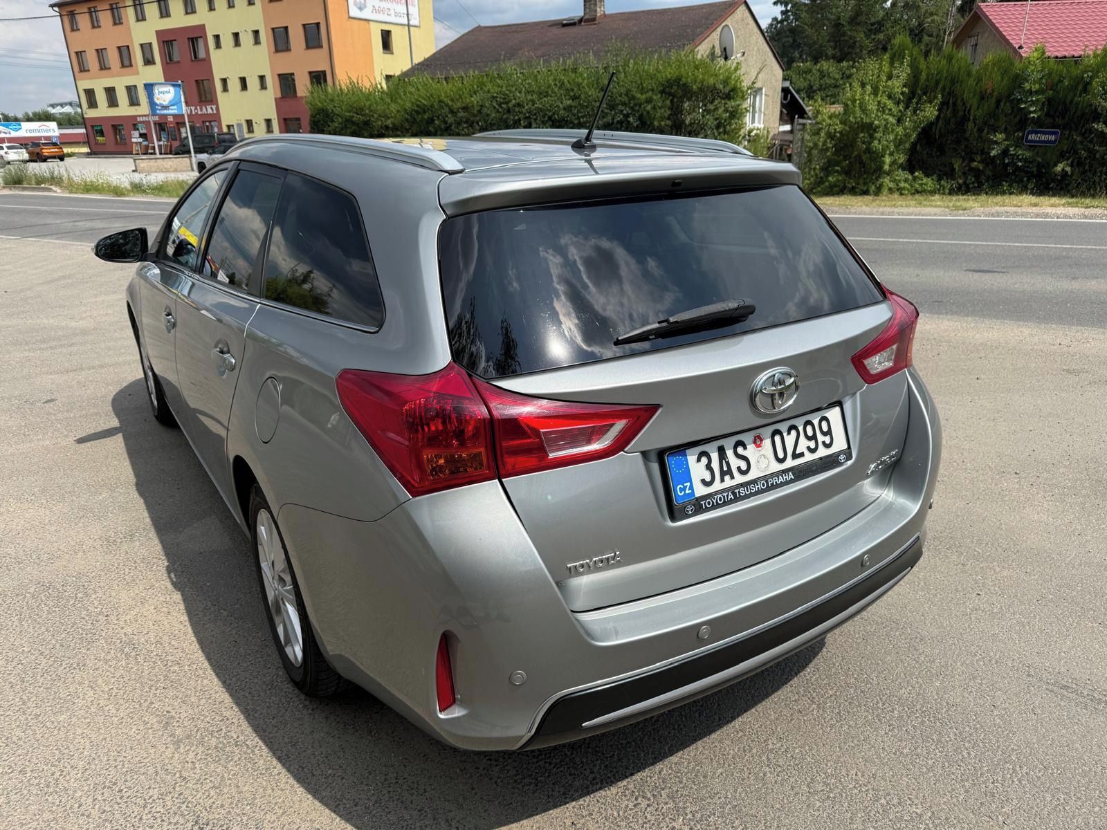 Toyota Auris, 1.6 Valvematic - fotka 3