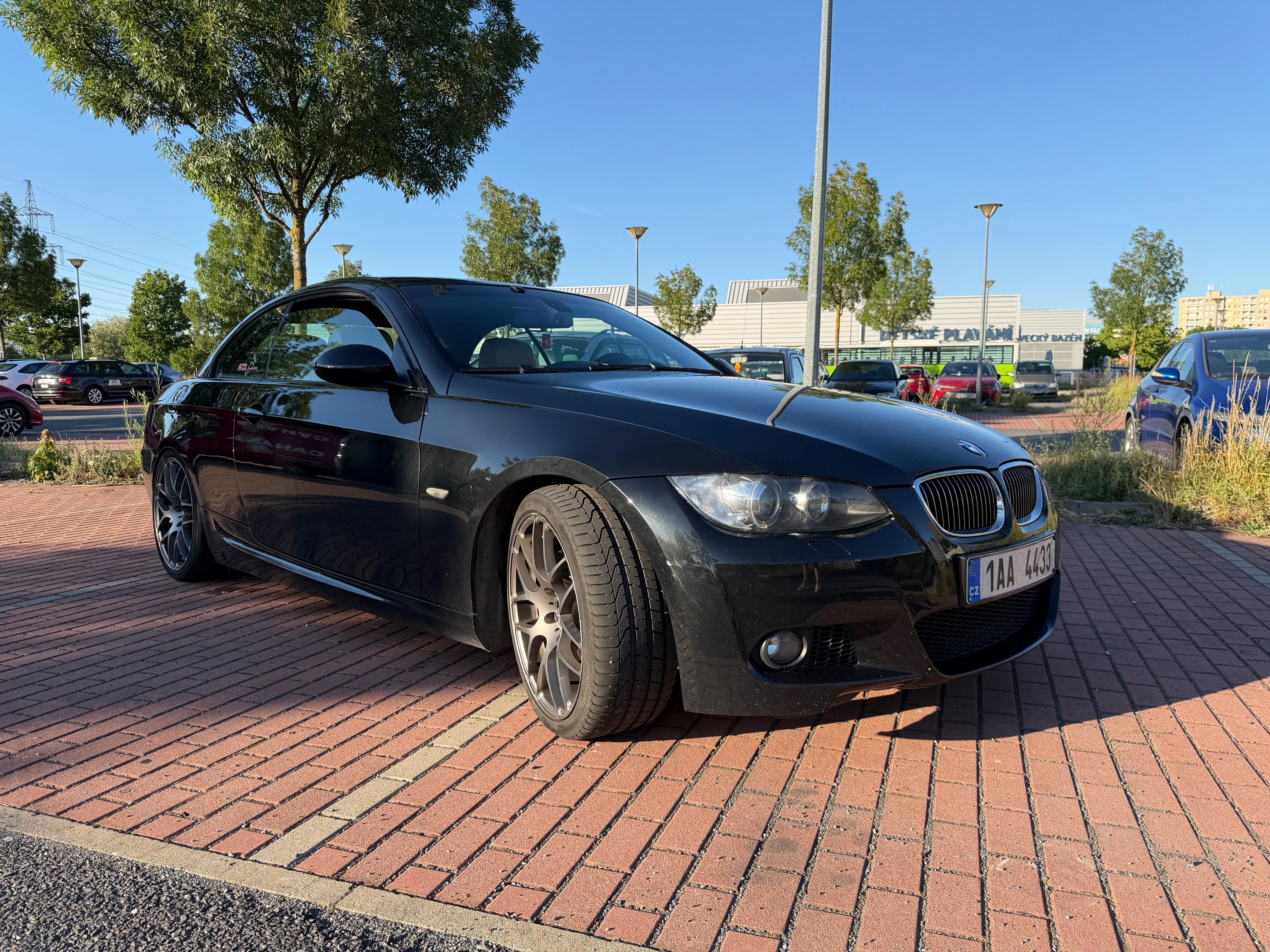 BMW Řada 3, 335i - fotka 2