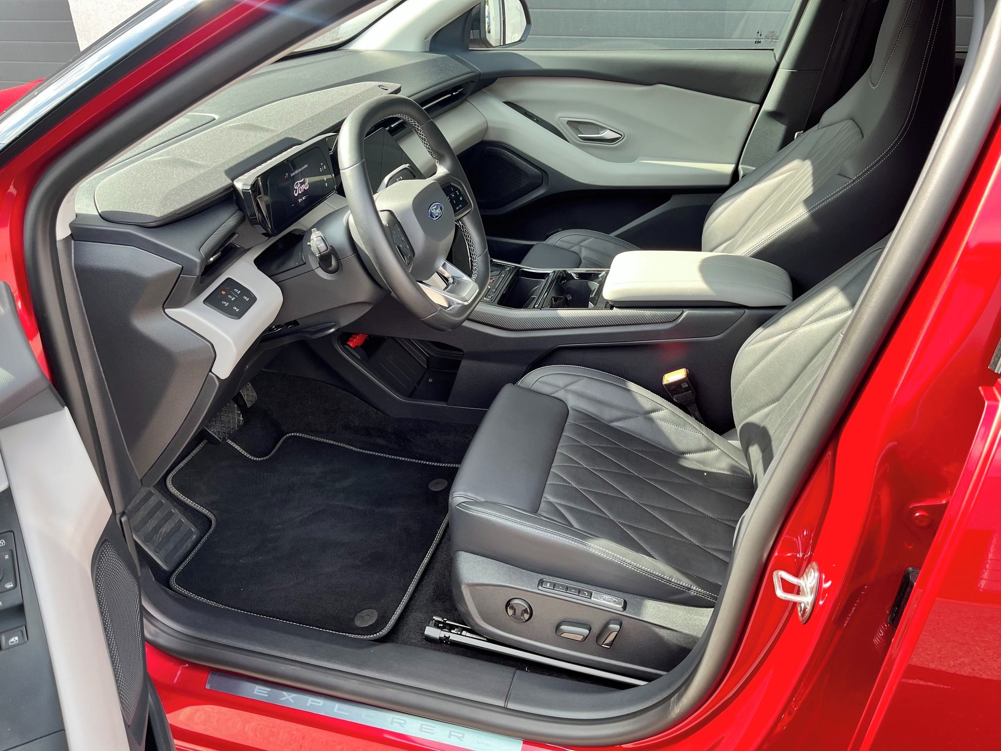 Ford Explorer, Premium AWD, 79 kWh, ČR - fotka 6
