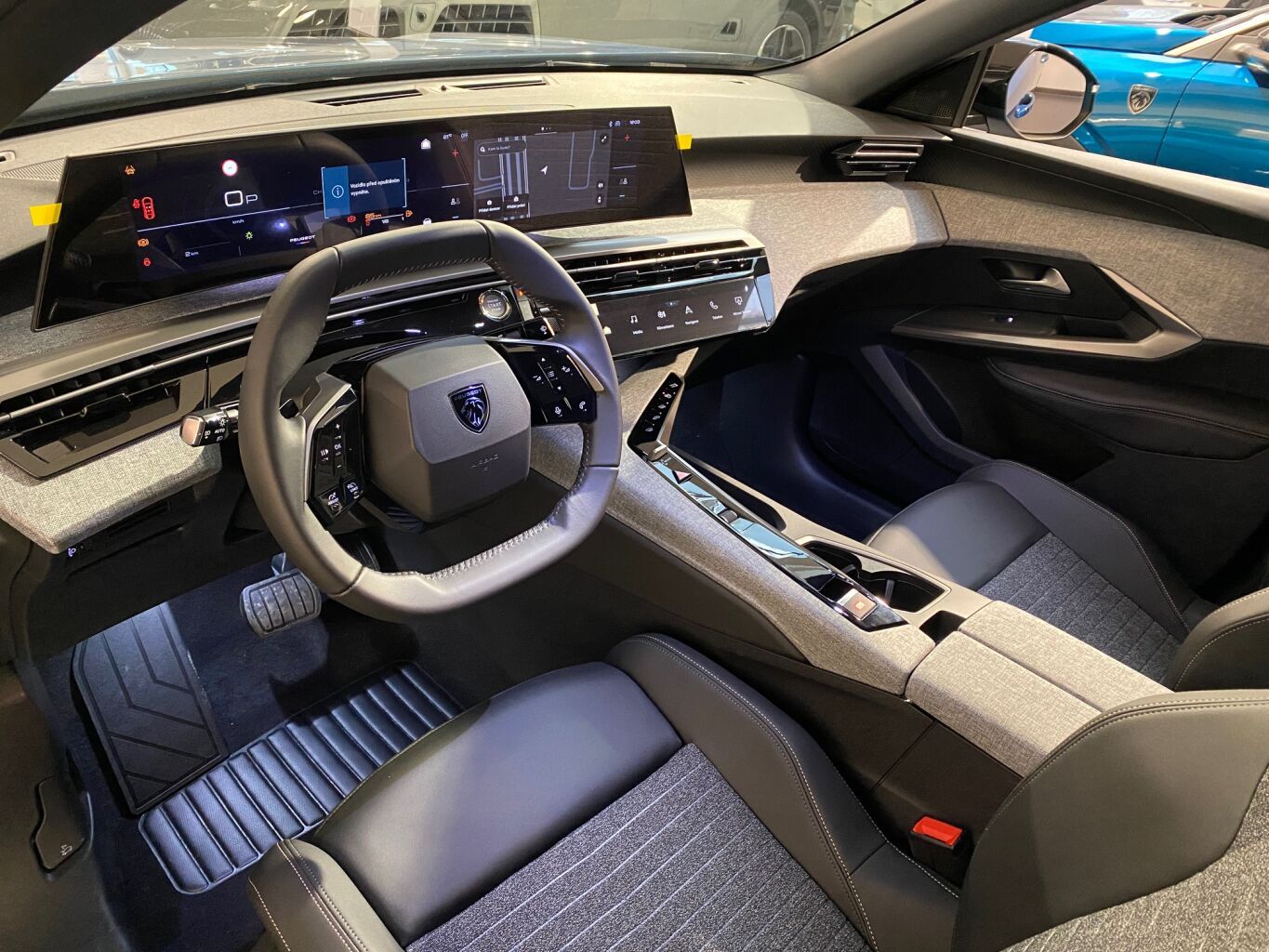 Peugeot 3008, BUSINESS Hybrid 145k - CELOROČ - fotka 6