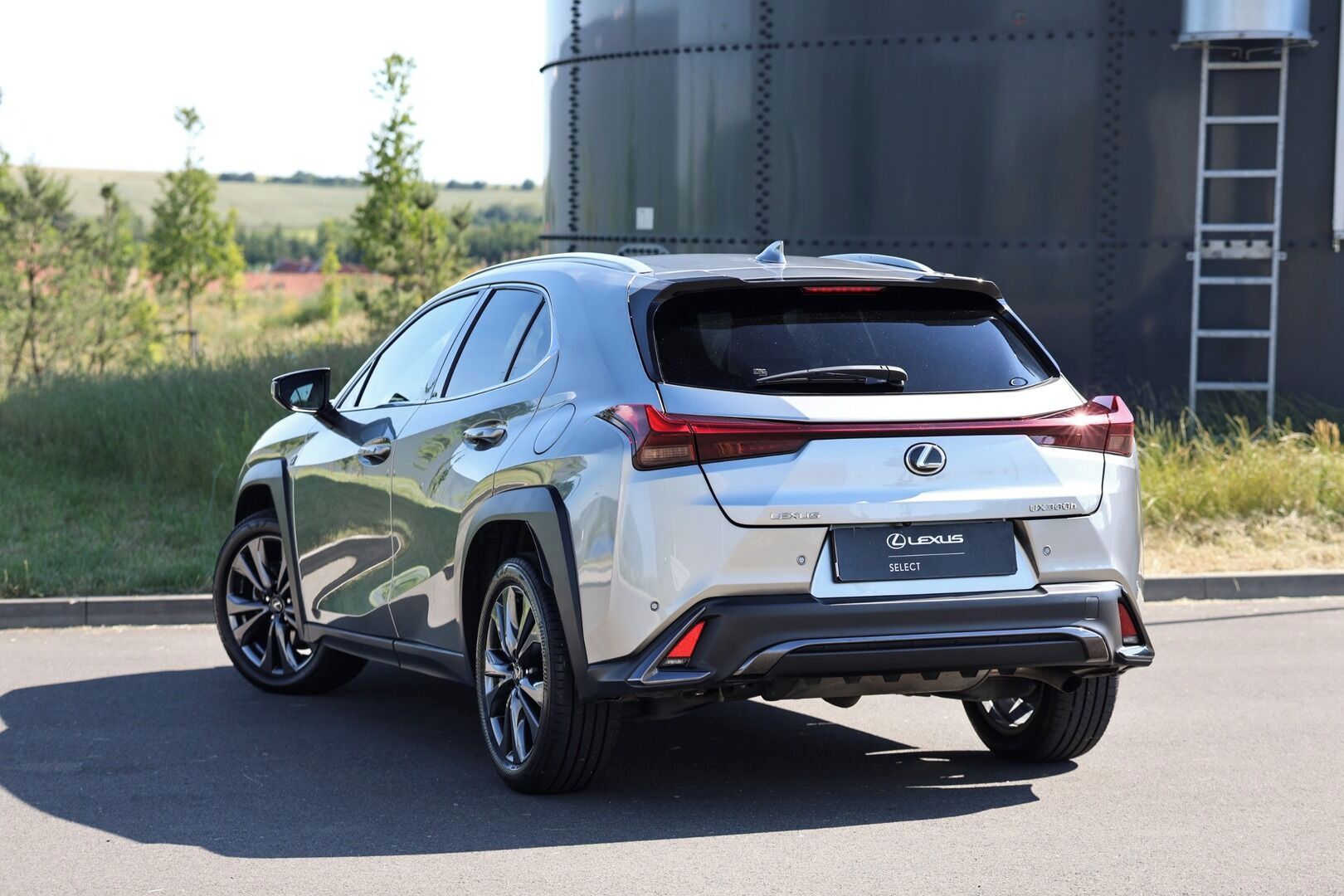 Lexus UX 300h, 300H 2,5 HEV F SPORT DESIGN - fotka 6