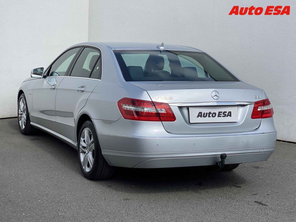 Mercedes-Benz Třídy E, 2.1 D - fotka 6