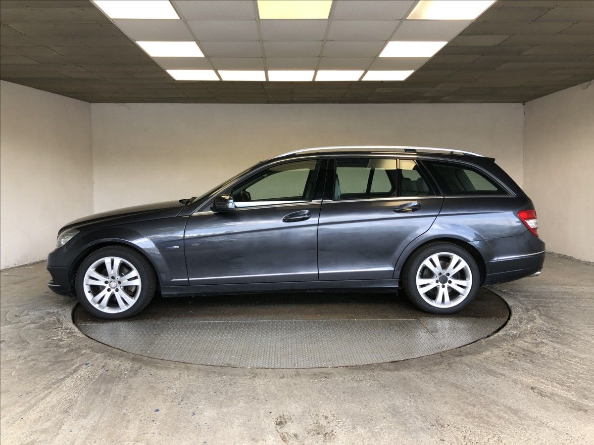 Mercedes-Benz Třídy C, 2,1 220 CDI  CDI - fotka 4