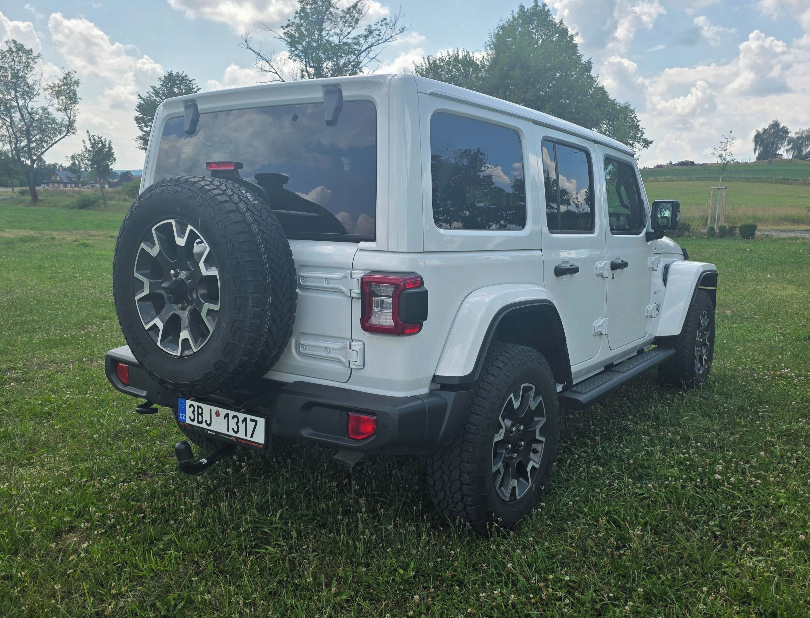 Jeep Wrangler, Sahara unlimited - bezvadný st - fotka 3
