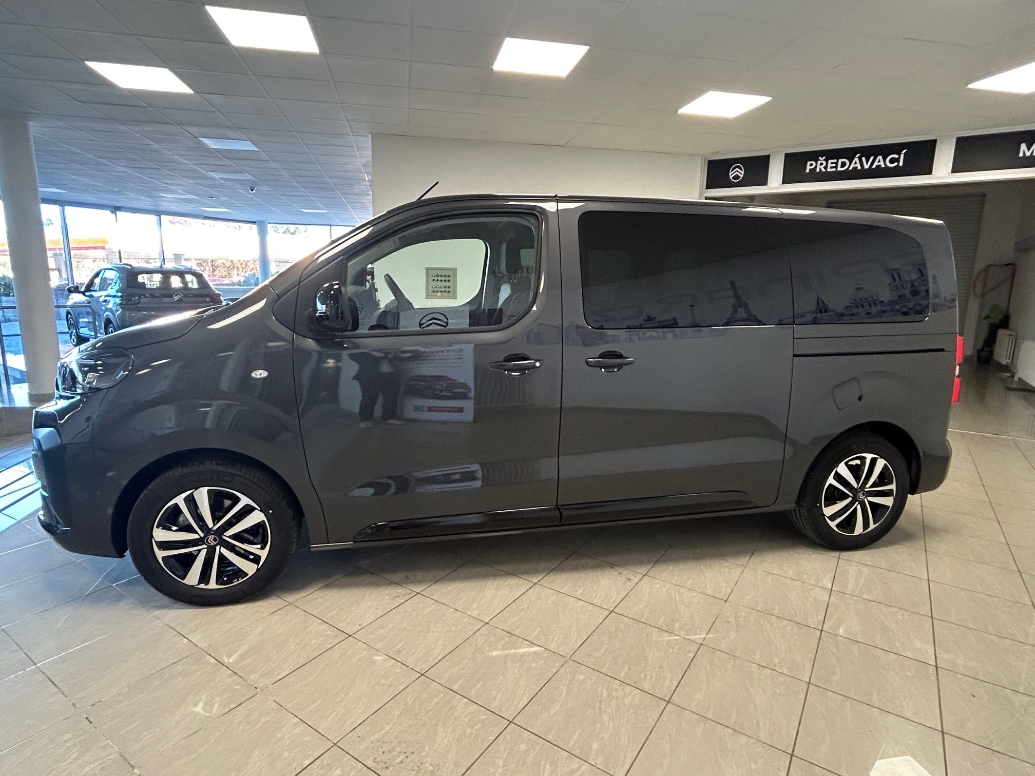 Citroën SpaceTourer, FEEL M 2.2 HDi 180k EAT8 8 mís - fotka 3