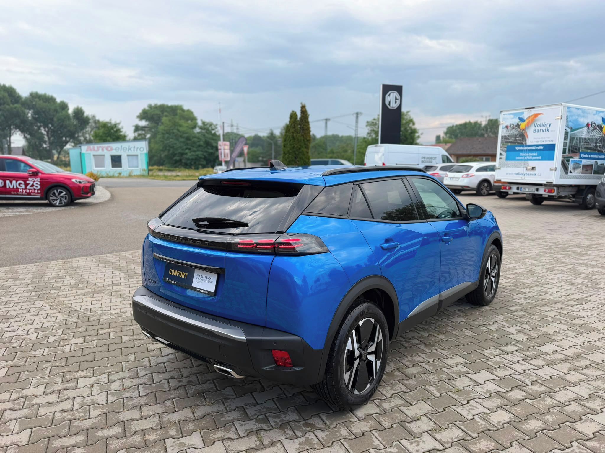 Peugeot 2008, ALLURE Pack 1.2PT 130 EAT8 - fotka 4