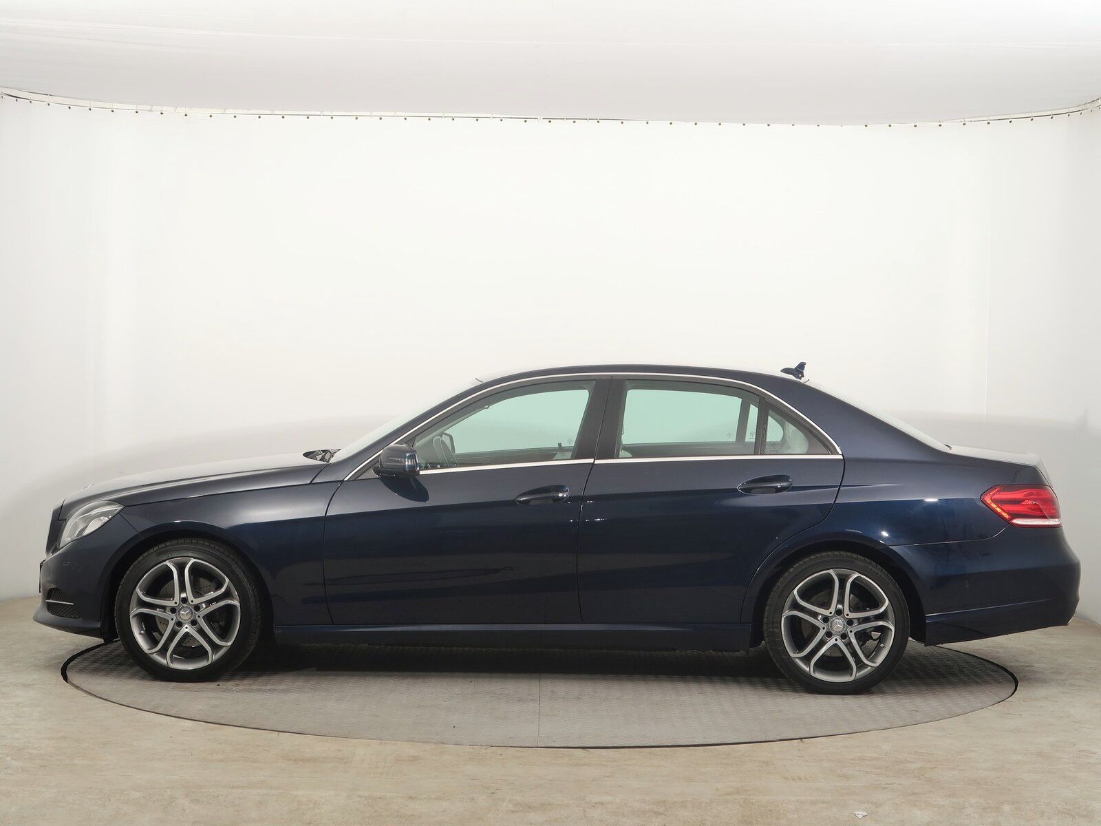 Mercedes-Benz Třídy E, 220 BlueTEC, Automat - fotka 3