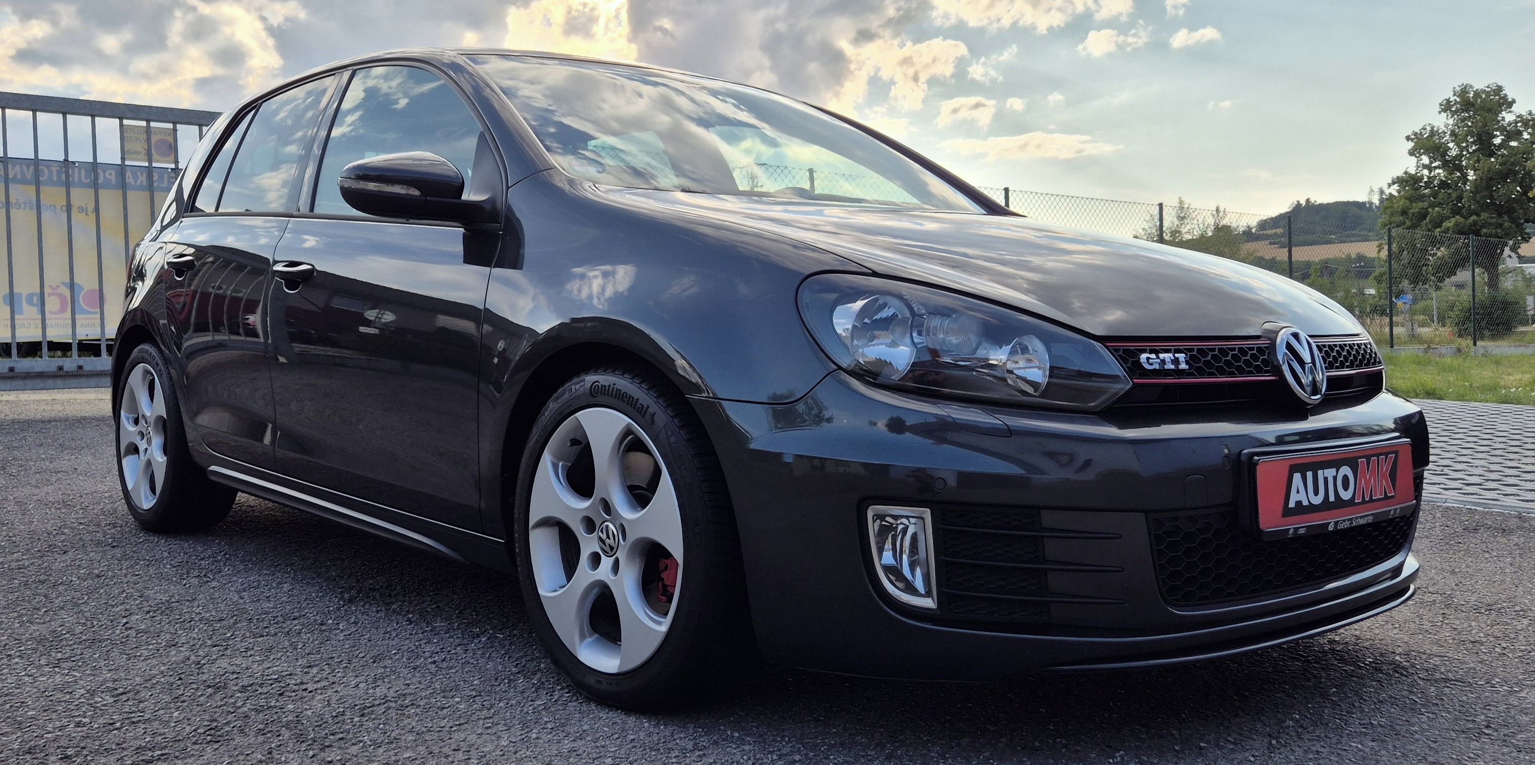 Volkswagen Golf, GTI 2.0TSI 155KW - fotka 3