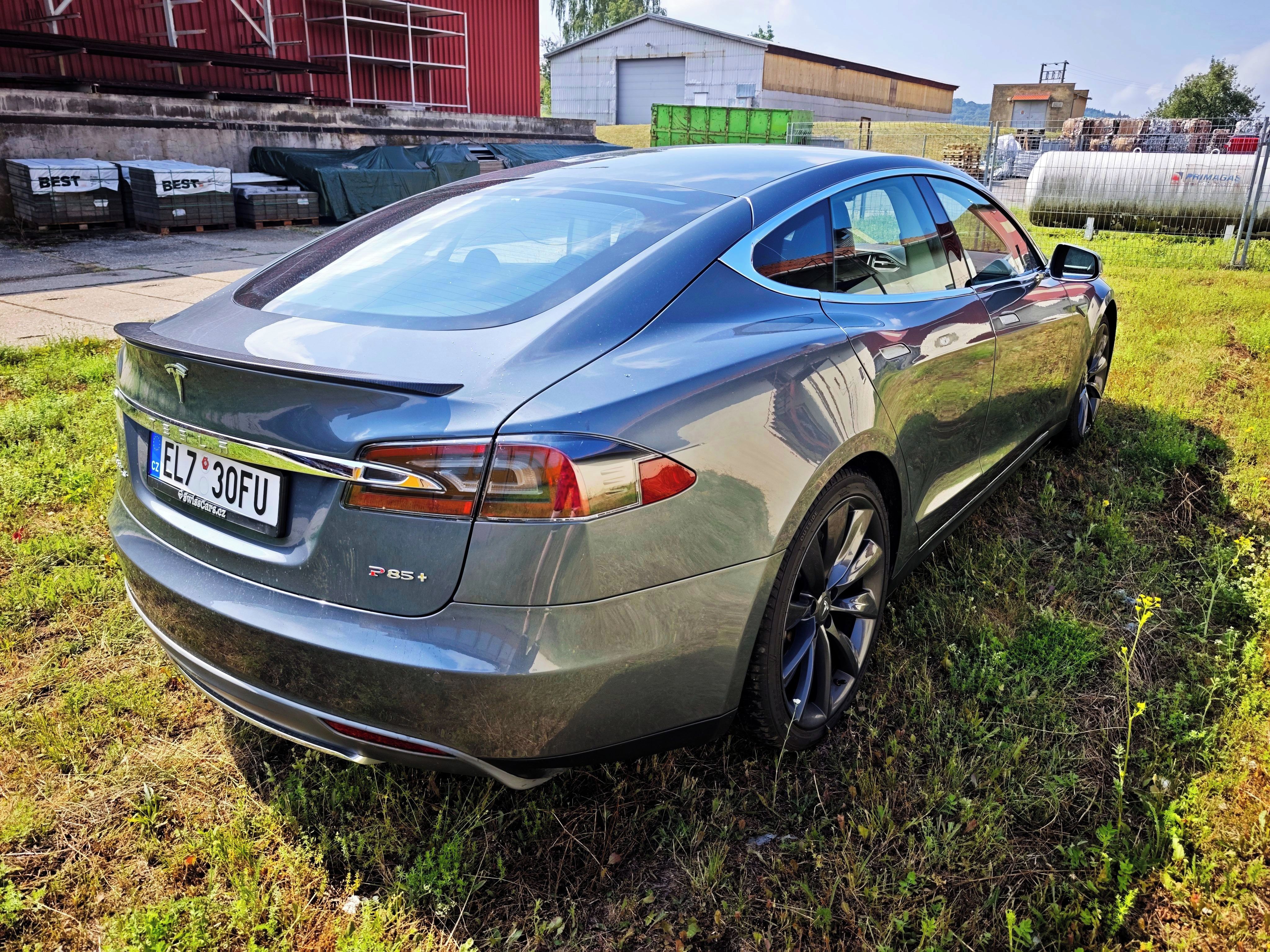 Tesla Model S, Tesla Model S P85+ ZDARMA dobi - fotka 5