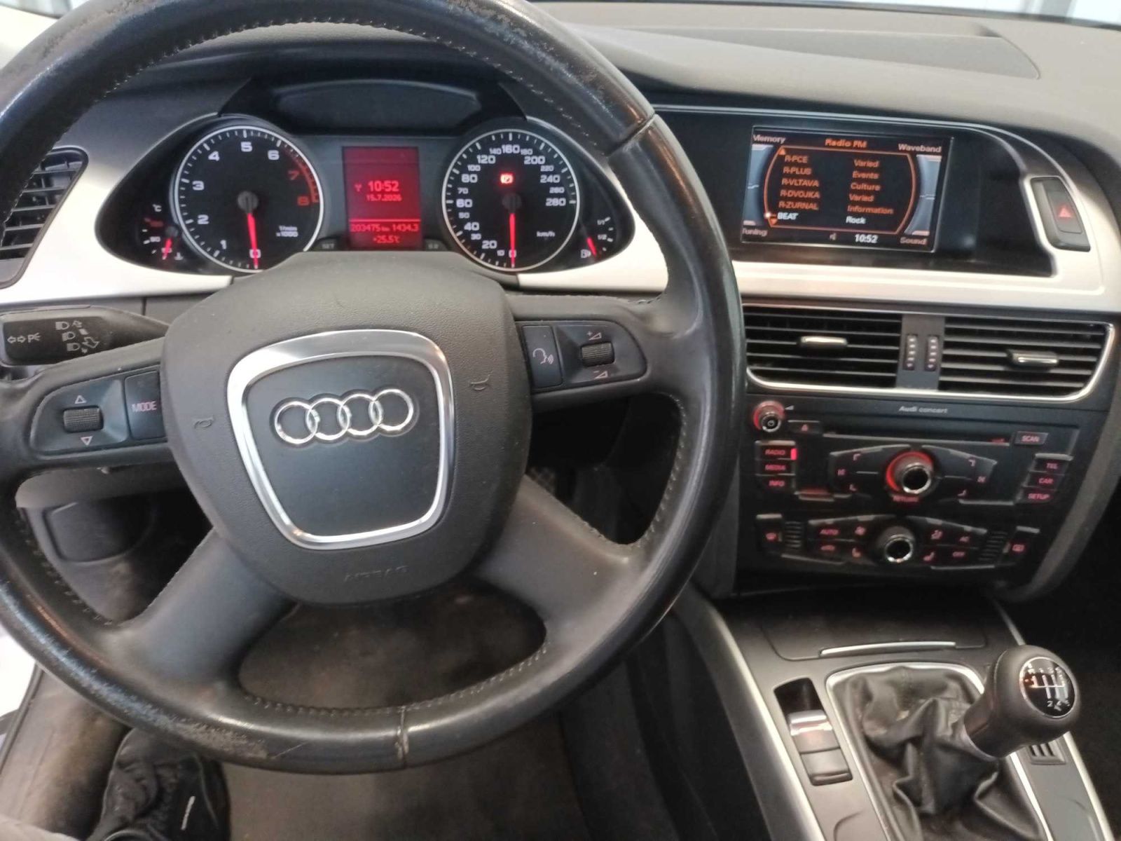 Audi A4, 1.8 TFSI, Xenony - fotka 3