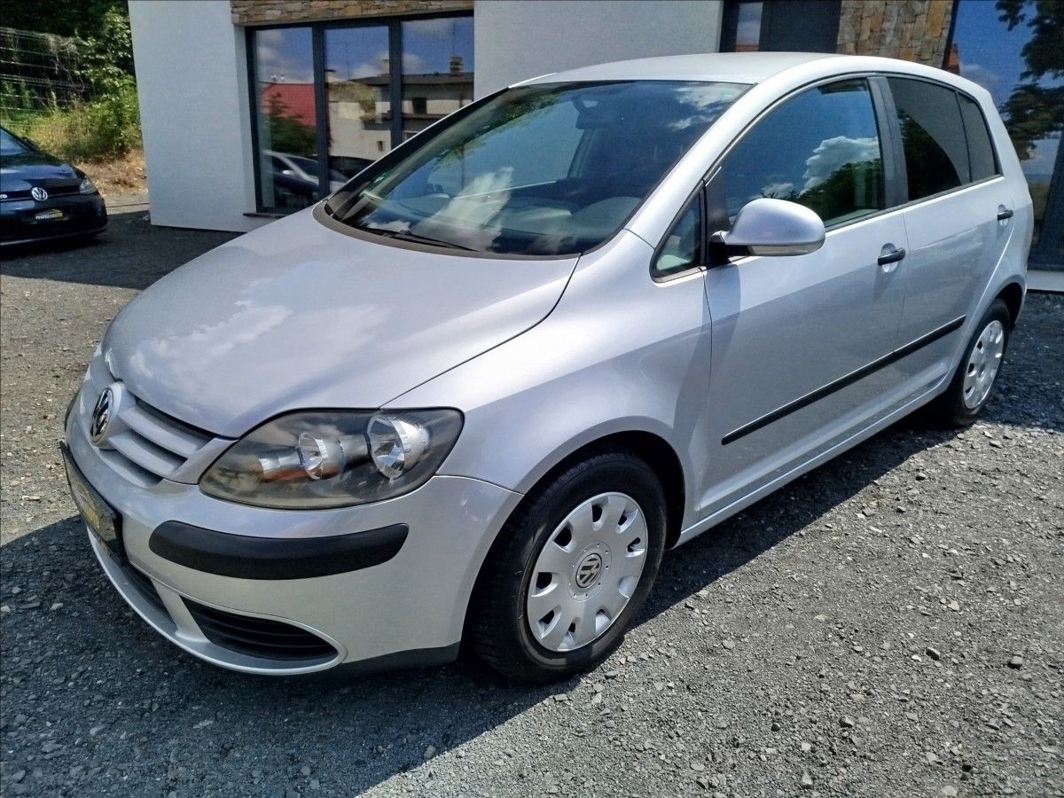 Volkswagen Golf Plus, 1,4 i 55kW, NÍZKÝ NÁJEZD - fotka 2