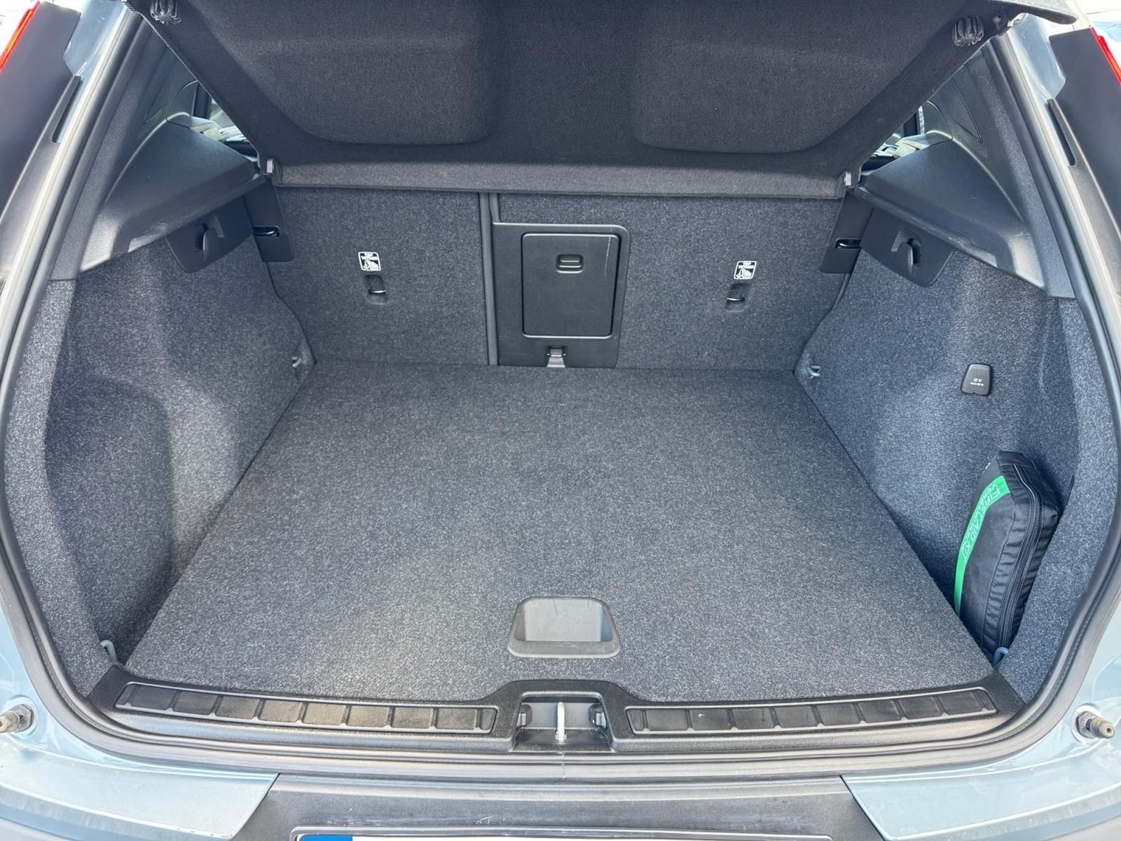Volvo XC40, R-DESIGN B4 145kW AWD TAŽNÉ CZ - fotka 6
