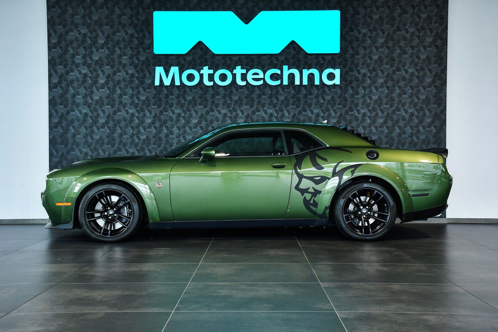 Dodge Challenger, 6.4 SRT 392, ČR, 6.4 R/T - fotka 2