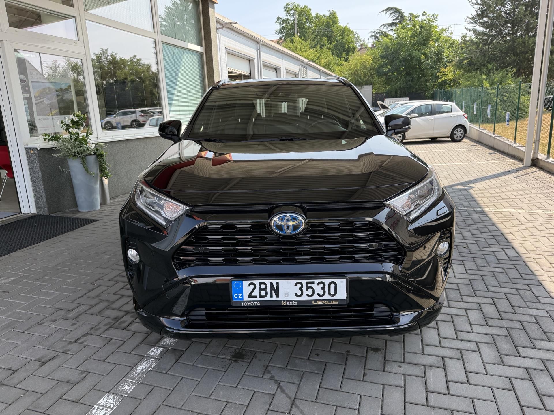 Toyota Rav4, 2,5 Hybrid Black Edition JBL - fotka 2