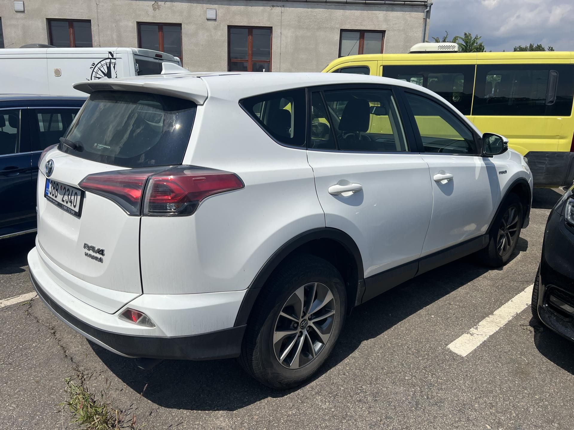 Toyota Rav4, 2.5i HYBRID 114kw - fotka 2